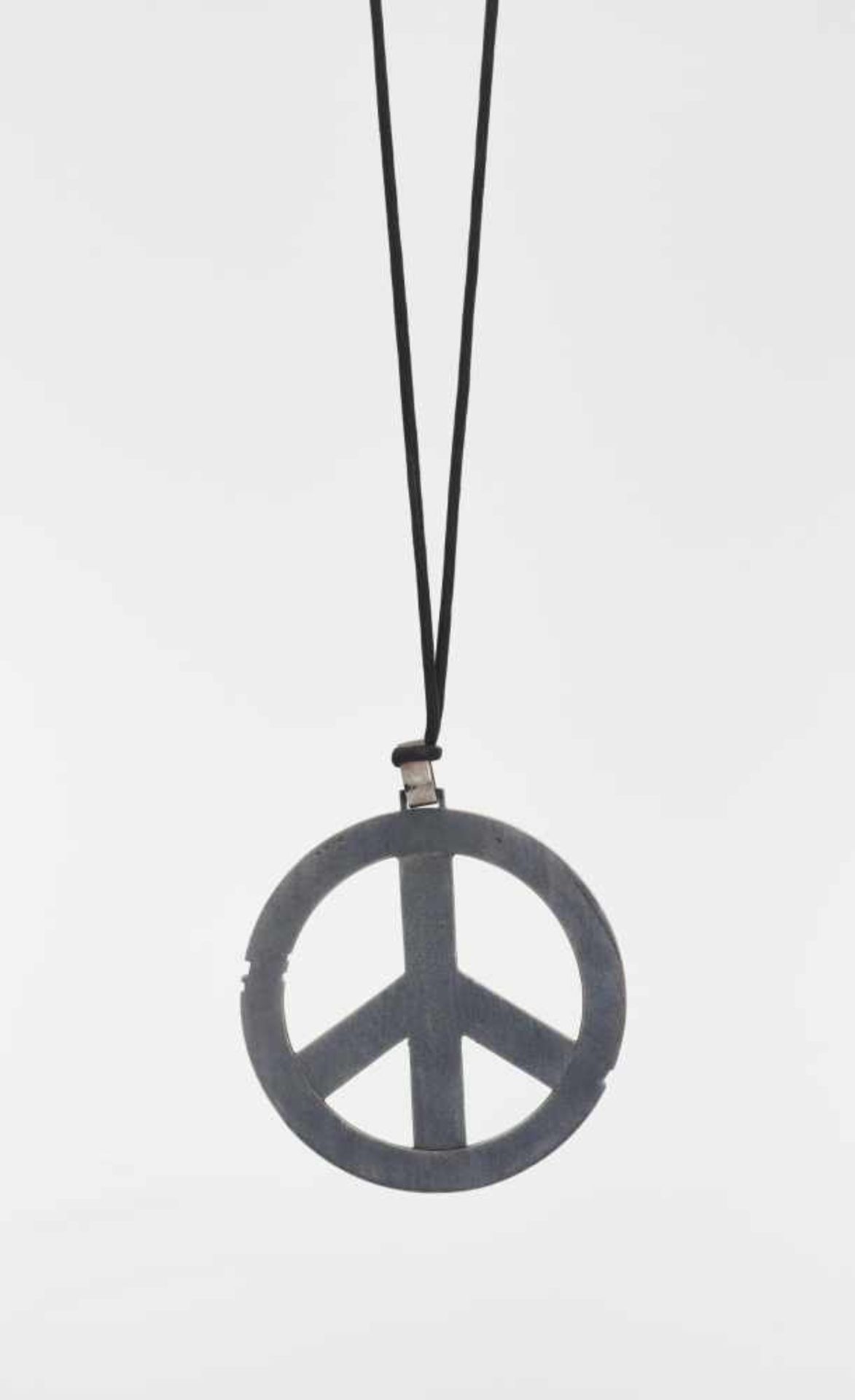 A FUNKY 1980s SILVER AND GOLD PENDANT IN SHAPE OF PEACE SIGNAustria1980s, hallmarked ‘835’ and - Image 2 of 5