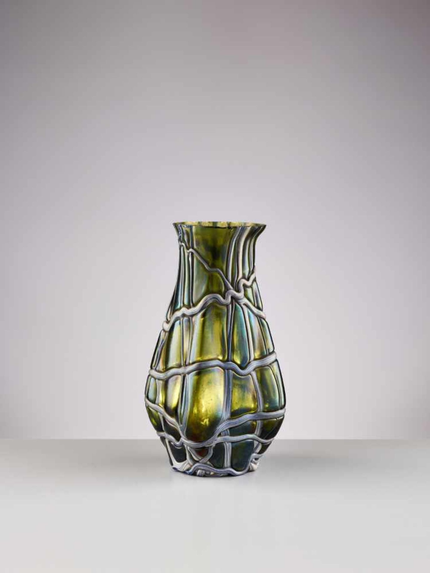 PALLME KÖNIG, GLASS VASE WITH THREAD DECORATIONS, 1910Pallme König GlasmanufakturTransparent green - Image 3 of 7