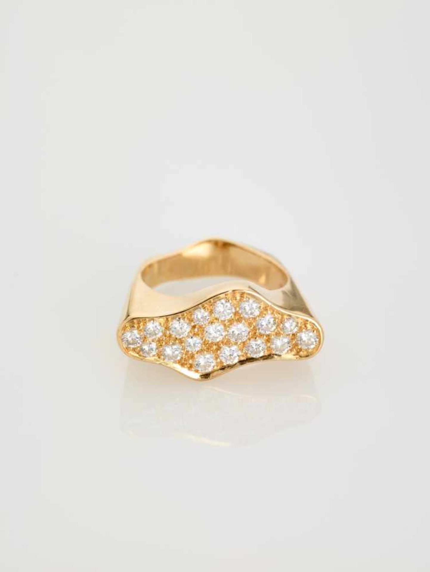 A 1970s 18 CARAT YELLOW GOLD COCKTAIL RING WITH 18 DIAMONDSAustria1970s, hallmarked ‘750’ and with a - Image 2 of 6