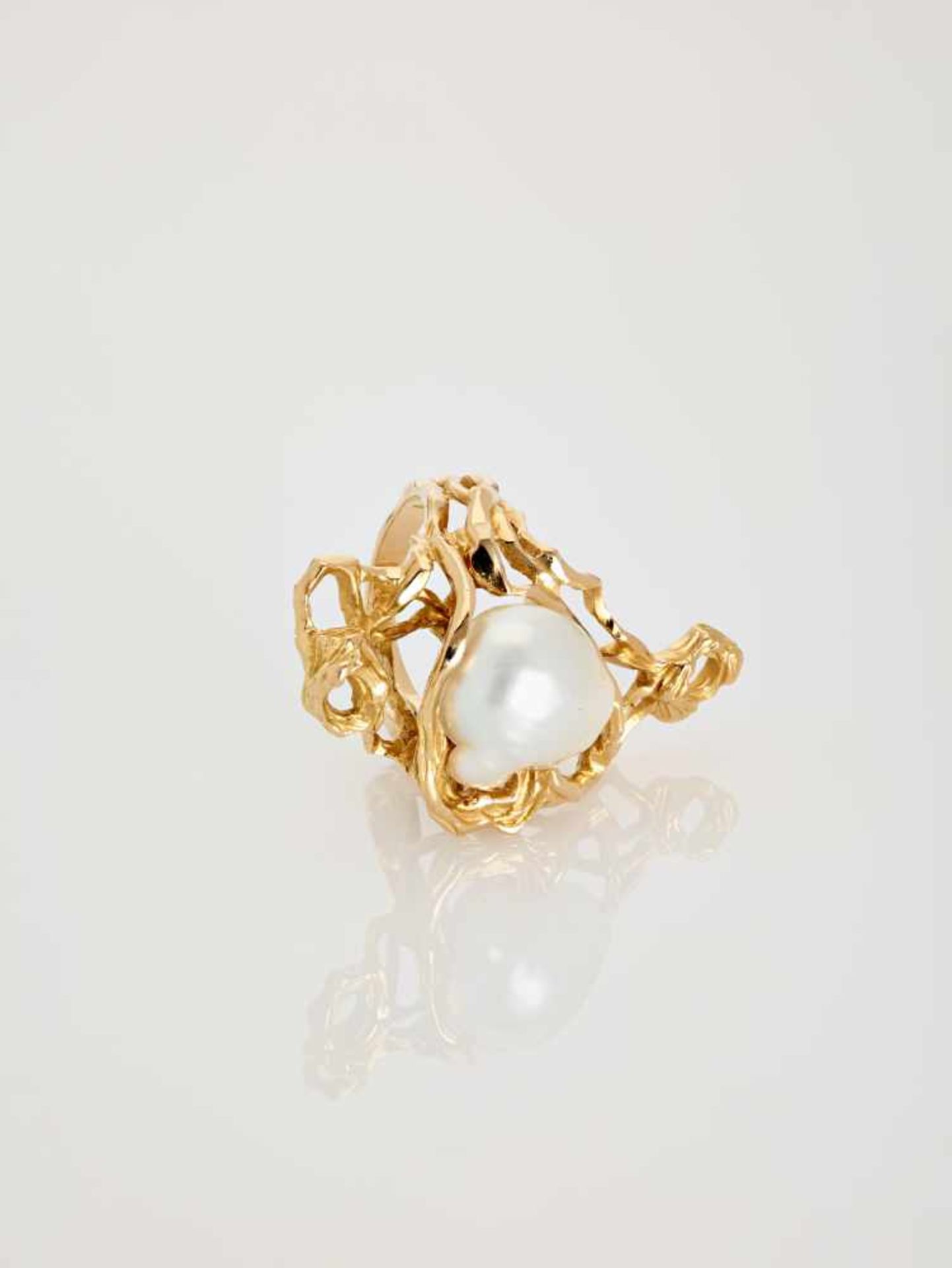 A GÜBELIN 18 CARAT GOLD RING WITH A 12 CARAT BAROQUE STYLE SOUTH-SEA PEARLSwitzerland1978, with - Image 3 of 8