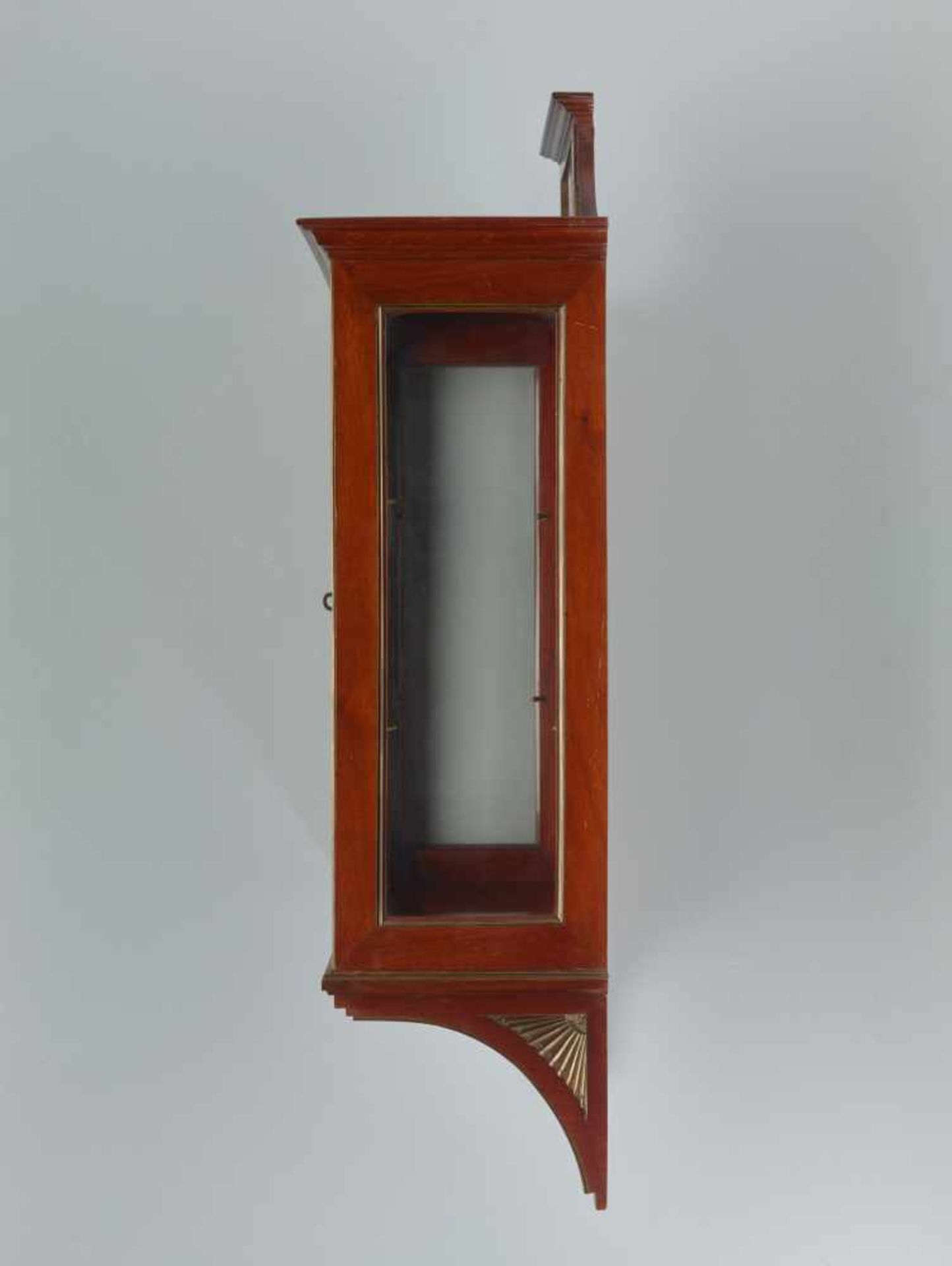 A 19th CENTURY VIENNA MAHOGANY WALL DISPLAY CABINET WITH BRASS APPLICATIONSMahogany, glass and brass - Image 4 of 7