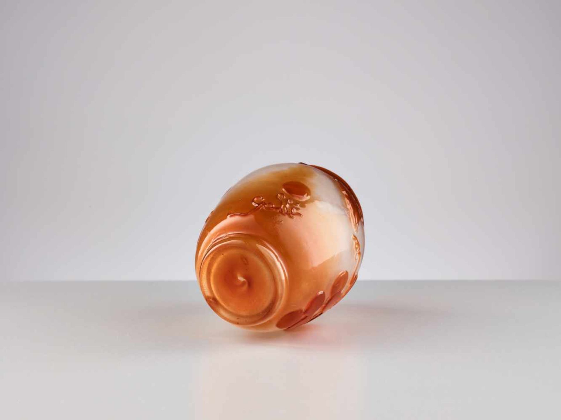 ÉMILE GALLÉ (1846-1904), FIRE-POLISHED CAMEO GLASS VASE WITH WINE GRAPESÉmile Gallé (1846-1904), - Image 6 of 8