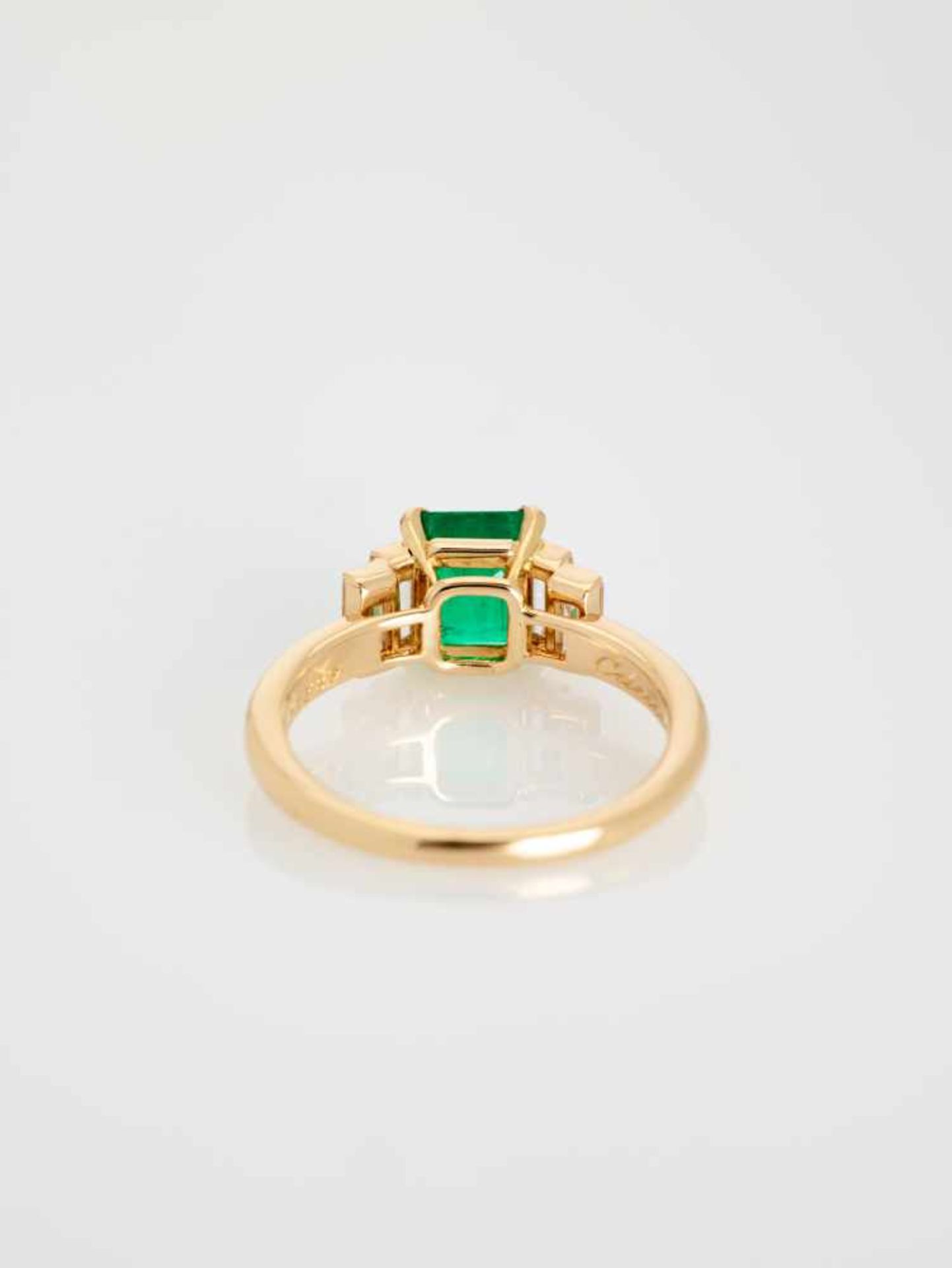 AN IMPORTANT CARTIER EMERALD AND DIAMOND RING Franceca. 1990, signed ‘Cartier’, assay ‘750’, numbers - Image 5 of 9