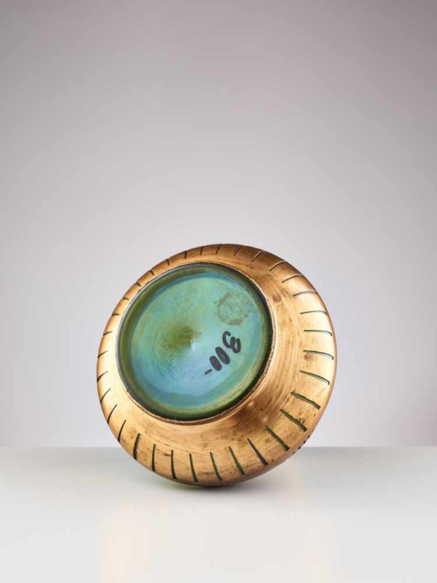 A SMALL JUGENDSTIL GLASS VASE WITH GOLD PATINATED COPPER RELIEFTransparent green, slightly - Image 6 of 6