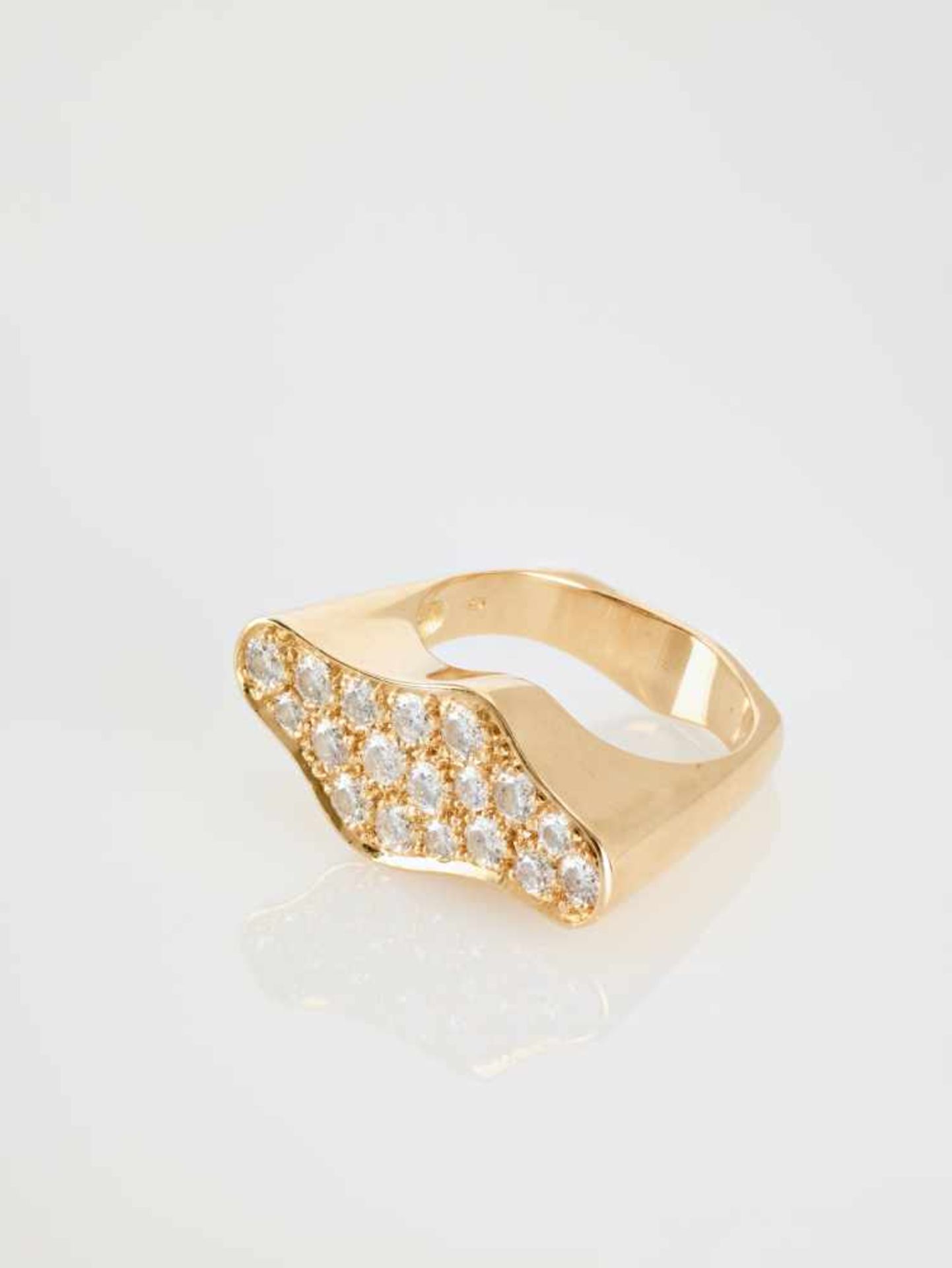 A 1970s 18 CARAT YELLOW GOLD COCKTAIL RING WITH 18 DIAMONDSAustria1970s, hallmarked ‘750’ and with a - Image 5 of 6