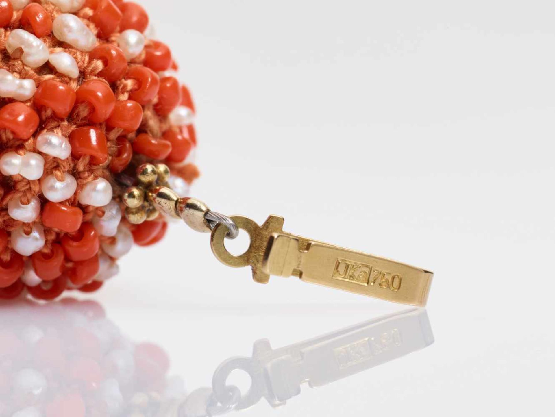 A WIENER WERKSTAETTE STYLE CORAL AND PEARL BEADS NECKLACE, 1920sAustria1920s, clasp marked ‘750’ and - Image 6 of 8