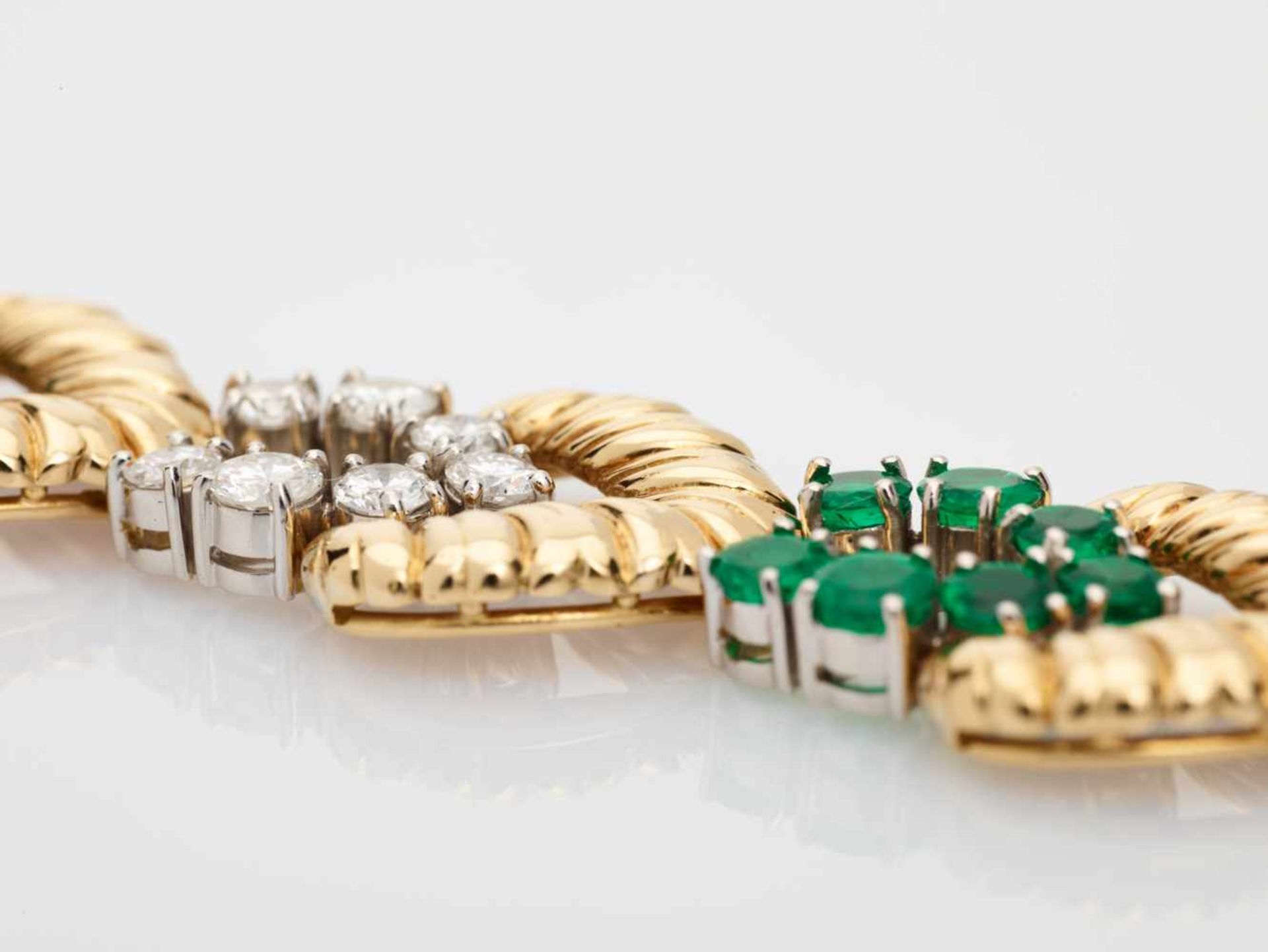 A VAN CLEEF & ARPELS GOLD BRACELET WITH 11 CARATS OF EMERALDS AND DIAMONDSNew Yorkca. 1940, - Image 4 of 10