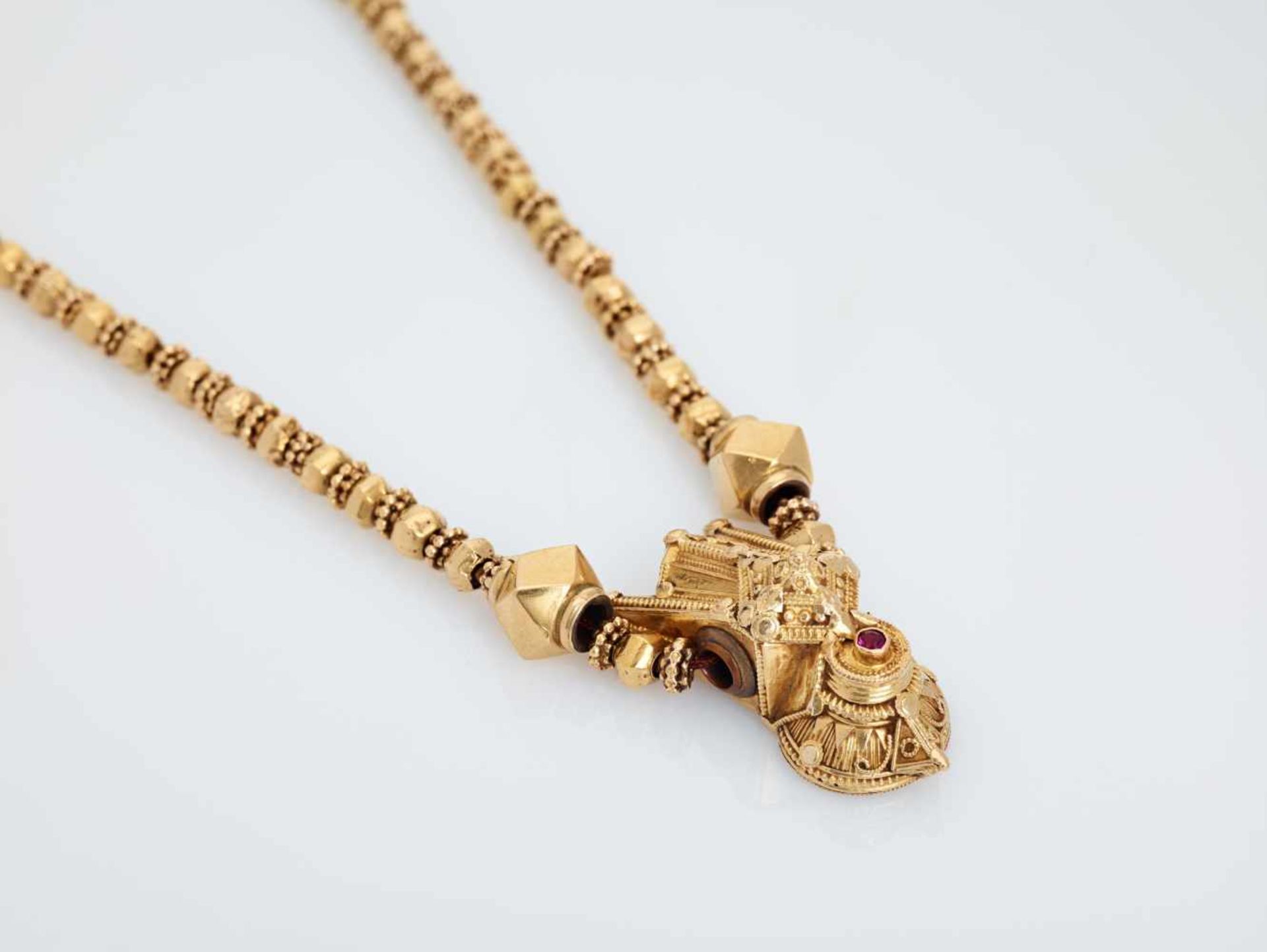 A 19th CENTURY INDIAN MANGALA SUTRA WEDDING NECKLACE India / Tamil Nadu19th centuryThe chain is made - Image 2 of 7