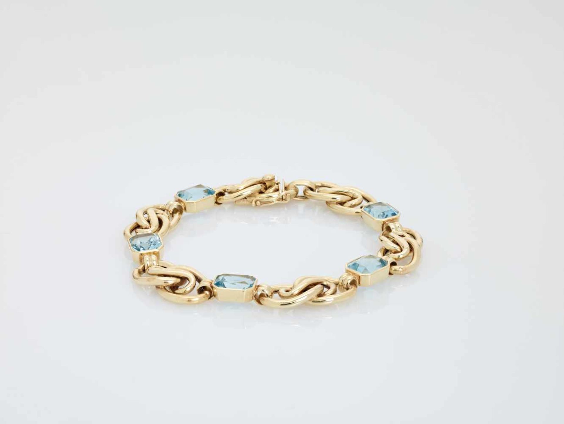 AN 18 CARAT AQUAMARINE AND YELLOW GOLD ‘ETERNITY KNOT’ BRACELETGermanyby F.J. Schröder Jewelers of - Image 3 of 9