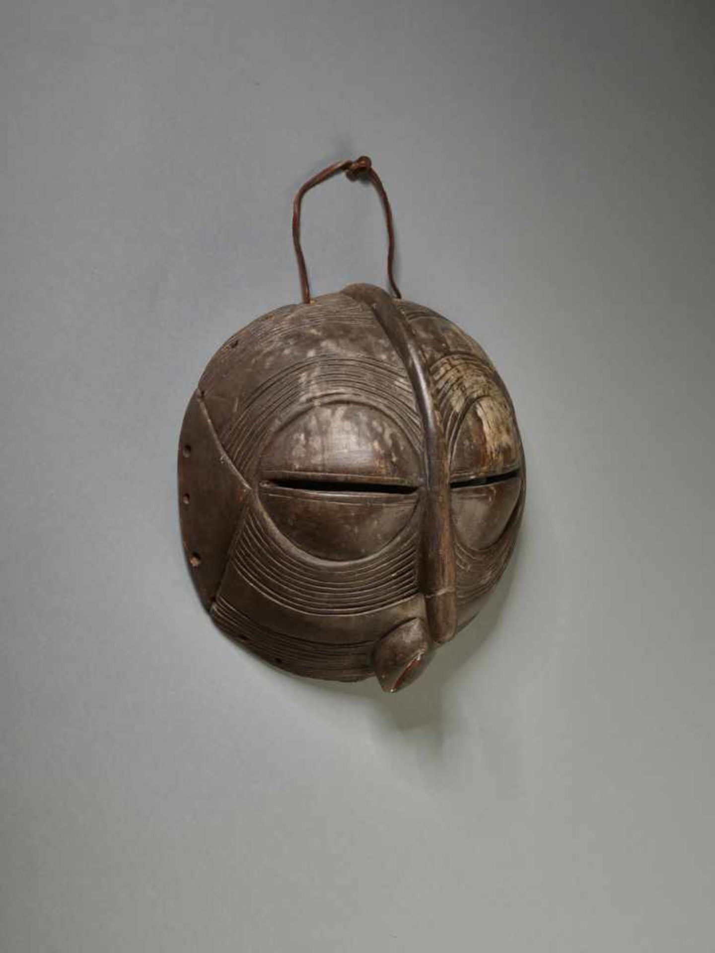 A ROUND KIFWEBE MASK, CONGO, LUBA PEOPLEWood with remnants of paint, leather stringDemocratic - Image 2 of 5