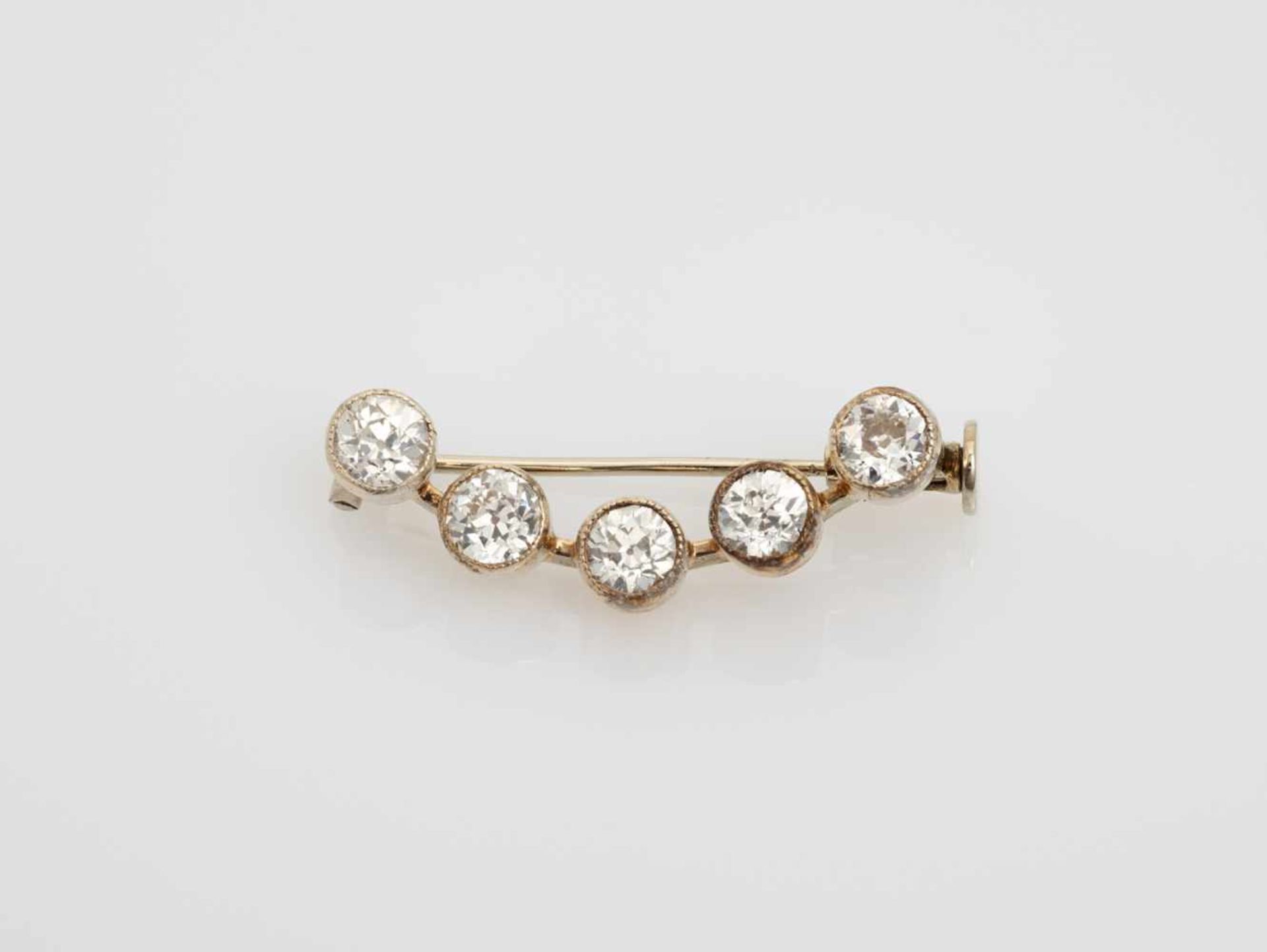 AN ART NOUVEAU PINK GOLD AND SILVER BROOCH WITH 1.4 CARATS OF DIAMONDSAround 1900/1910,