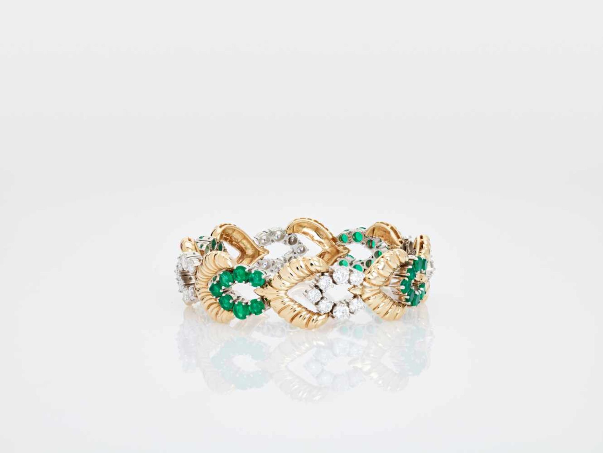 A VAN CLEEF & ARPELS GOLD BRACELET WITH 11 CARATS OF EMERALDS AND DIAMONDSNew Yorkca. 1940, - Image 8 of 10