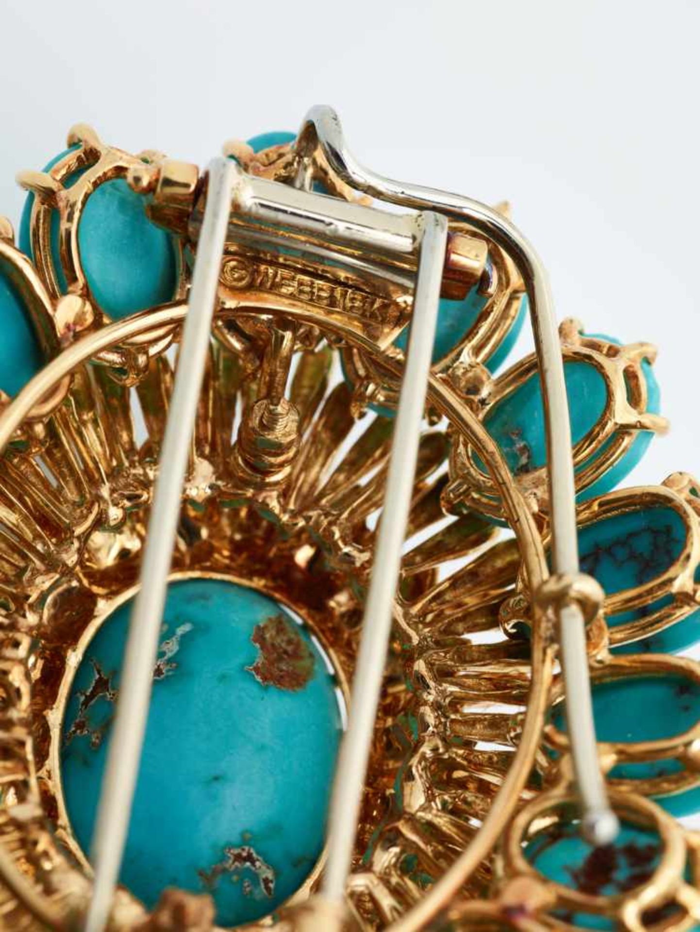 A DAVID WEBB 18 CARAT GOLD AND TURQUOISE ‘SOLEIL’ BROOCHNew York, USAca. 1960, signed ‘WEBB’ on - Image 3 of 8