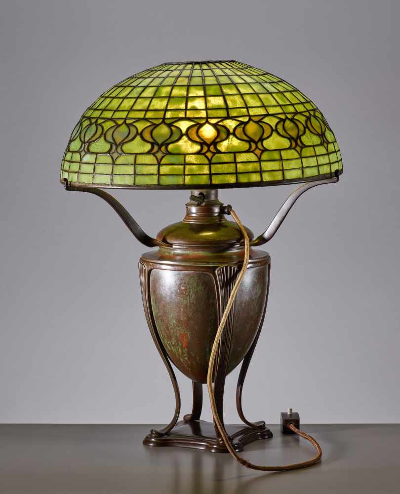 TIFFANY STUDIOS, TABLE LAMP ‘POMEGRANATE’, USA 1900 Tiffany Studios, New YorkBronze, brown patina, - Image 2 of 10