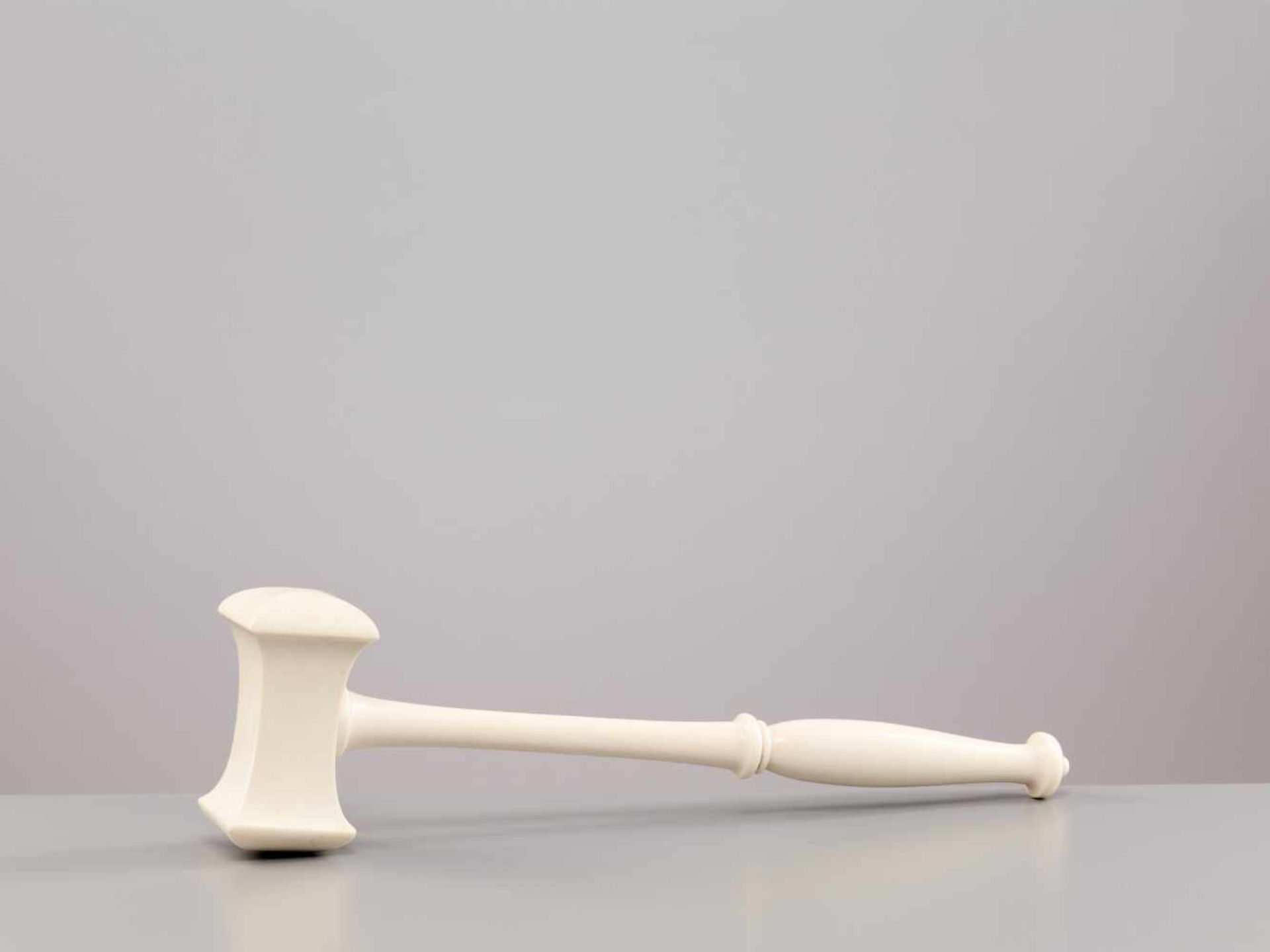 IMPORTANT IVORY CEREMONIAL HAMMER FOR 1ST LEAGUE OF NATIONS ASSEMBLY IN GENEVA, 1920Ivory, velvet - Bild 5 aus 9