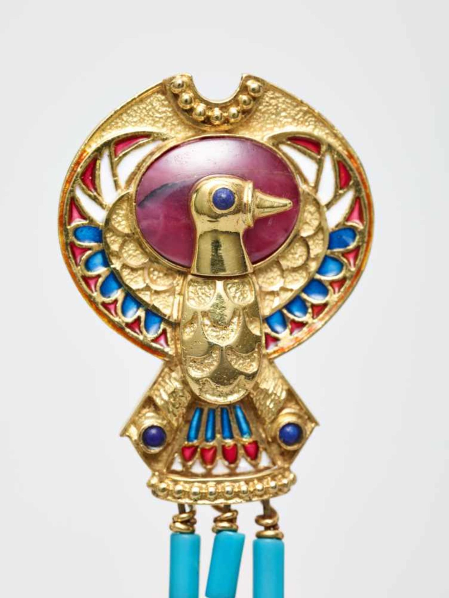AN UNUSUAL PAIR OF ‘EGYPTIAN REVIVAL’ EAR CLIPSpossibly FrenchAfter 1900, each with ‘25B’ hallmark - Image 4 of 9