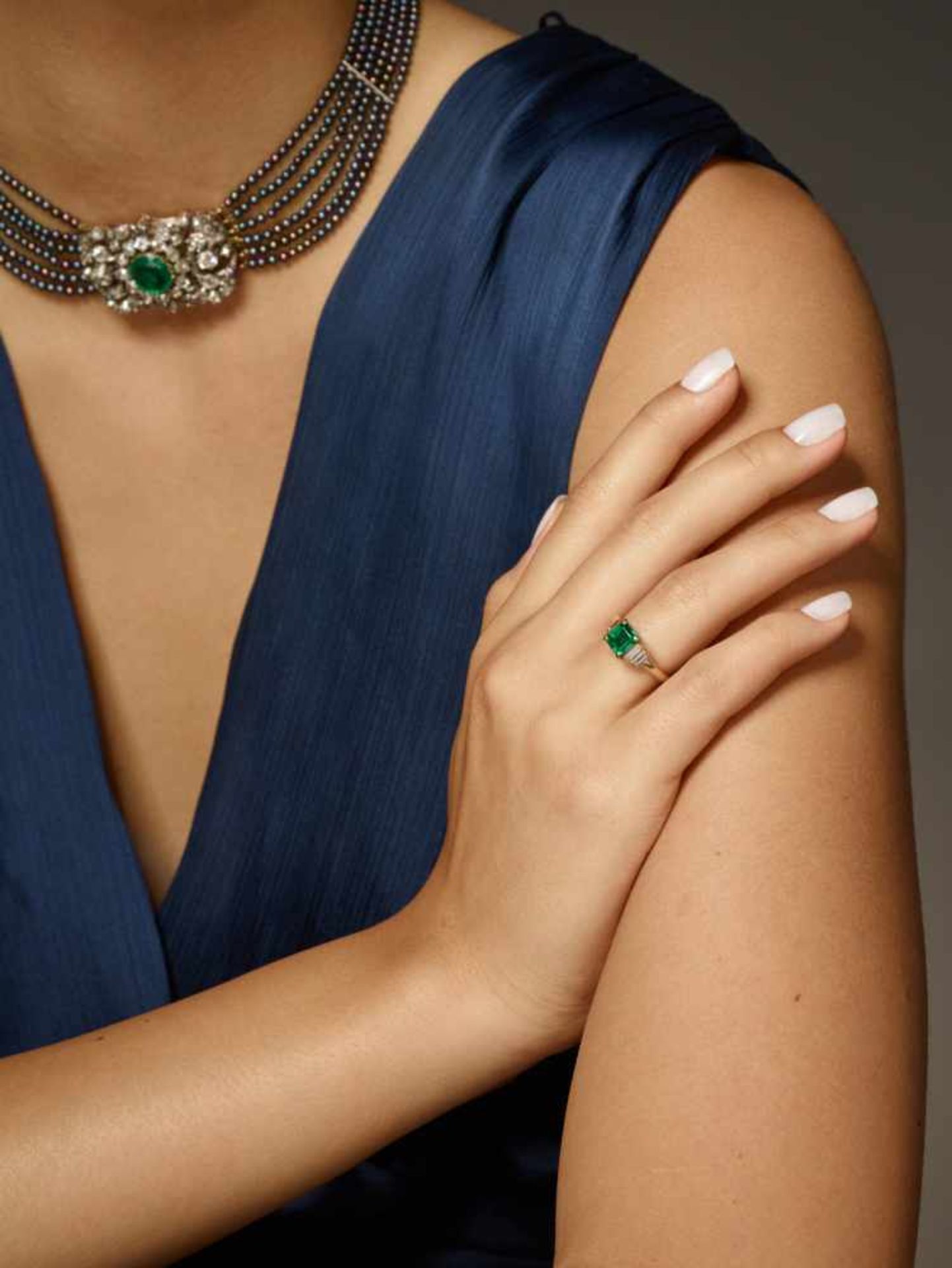 AN IMPORTANT CARTIER EMERALD AND DIAMOND RING Franceca. 1990, signed ‘Cartier’, assay ‘750’, numbers - Image 9 of 9
