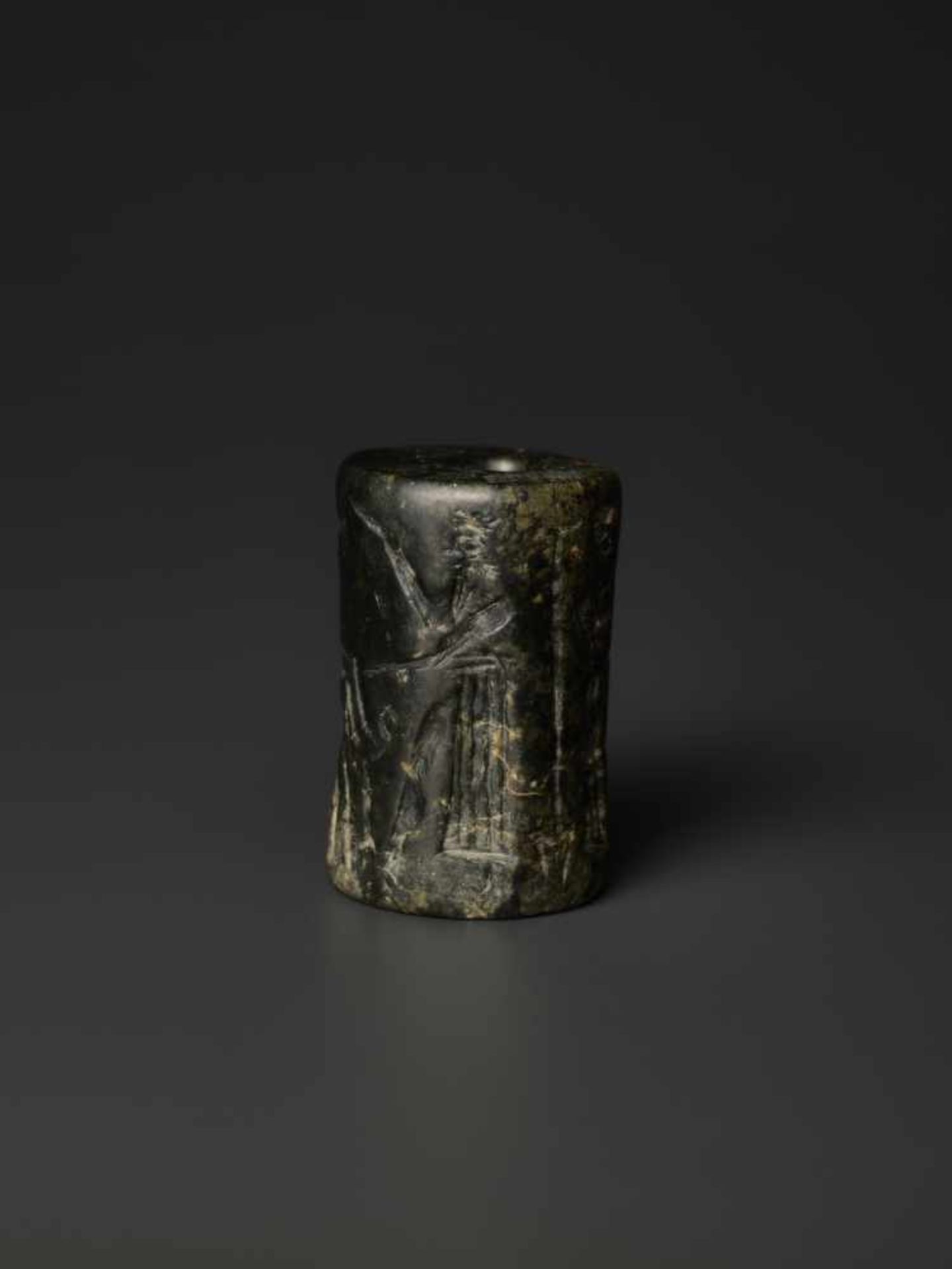 LOT WITH 2 OLD BABYLONIAN CYLINDER SEALS, 1500 – 2000 BCHematite and Lapis LazuliMesopotamia / - Image 14 of 15