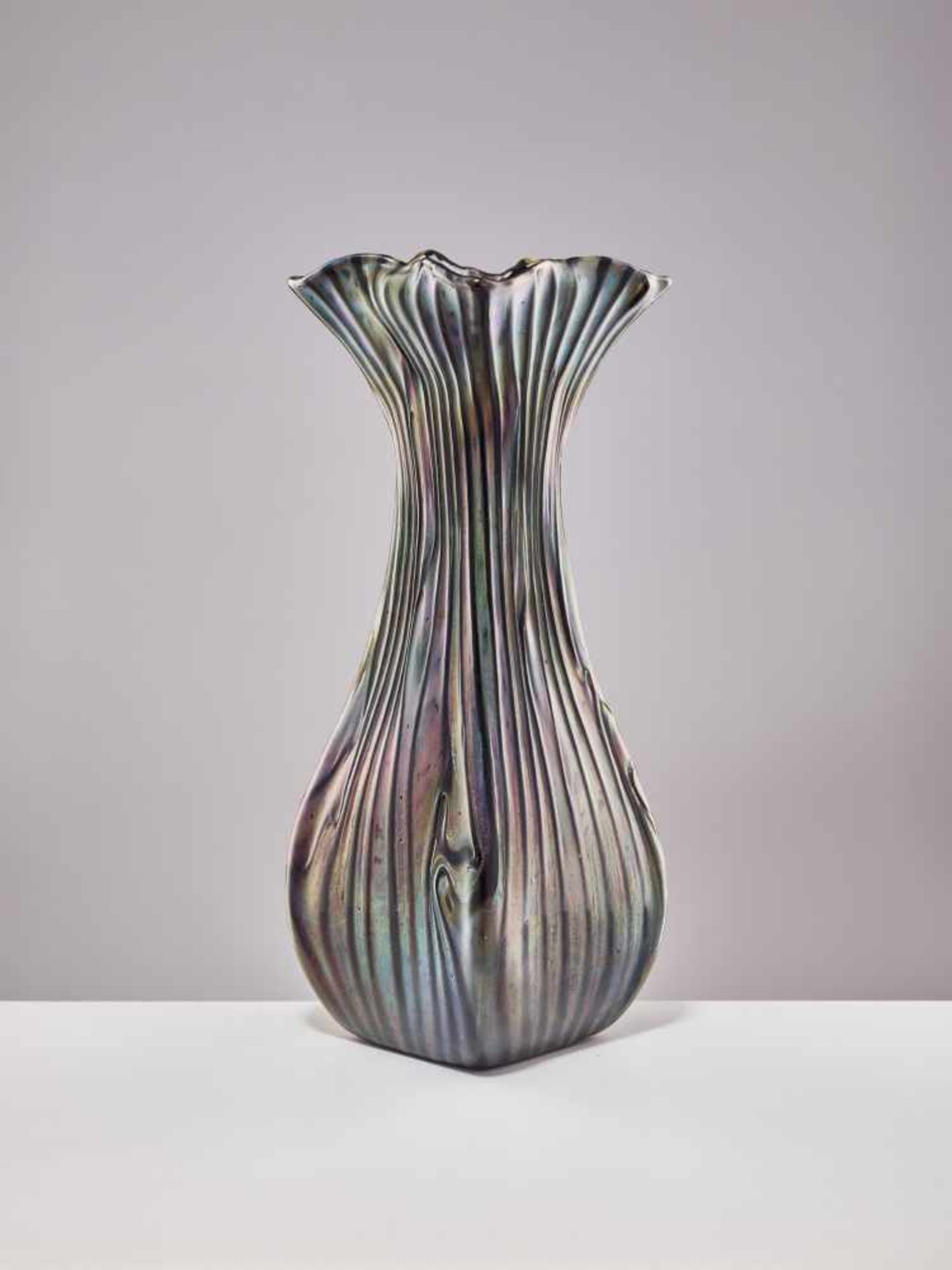 LÖTZ, ‘WELLENOPTISCH’ GLASS VASE WITH OVERLAID THREADS, 1904 Johann Lötz Witwe GlasmanufakturBlack