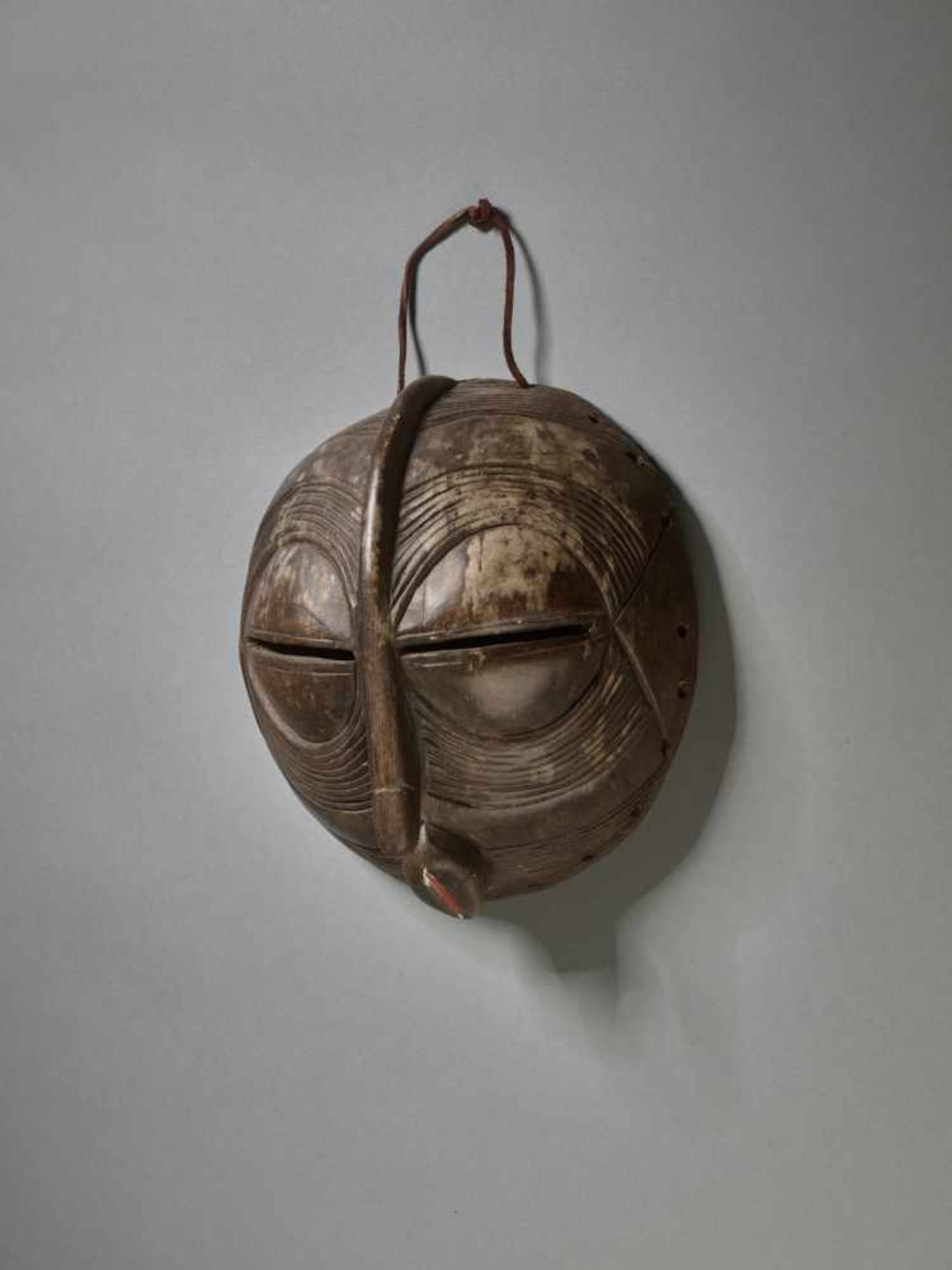 A ROUND KIFWEBE MASK, CONGO, LUBA PEOPLEWood with remnants of paint, leather stringDemocratic - Image 3 of 5