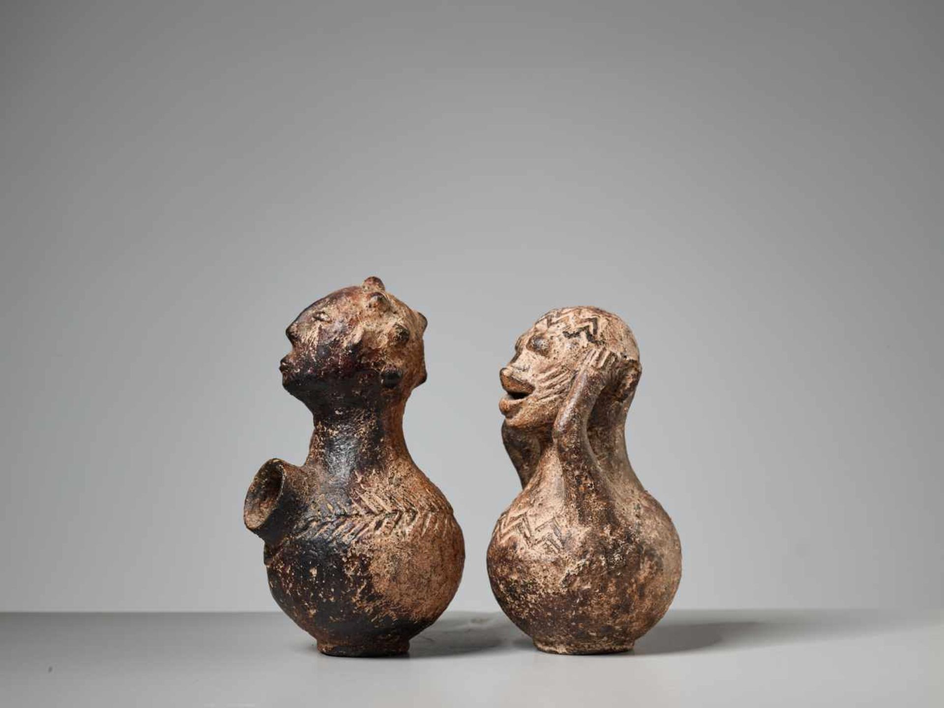 AFRICAN TRIBAL ART, A PAIR OF FIGURAL TERRACOTTA VESSELSTerracotta with earthy glazeAfrica1st half - Image 4 of 6