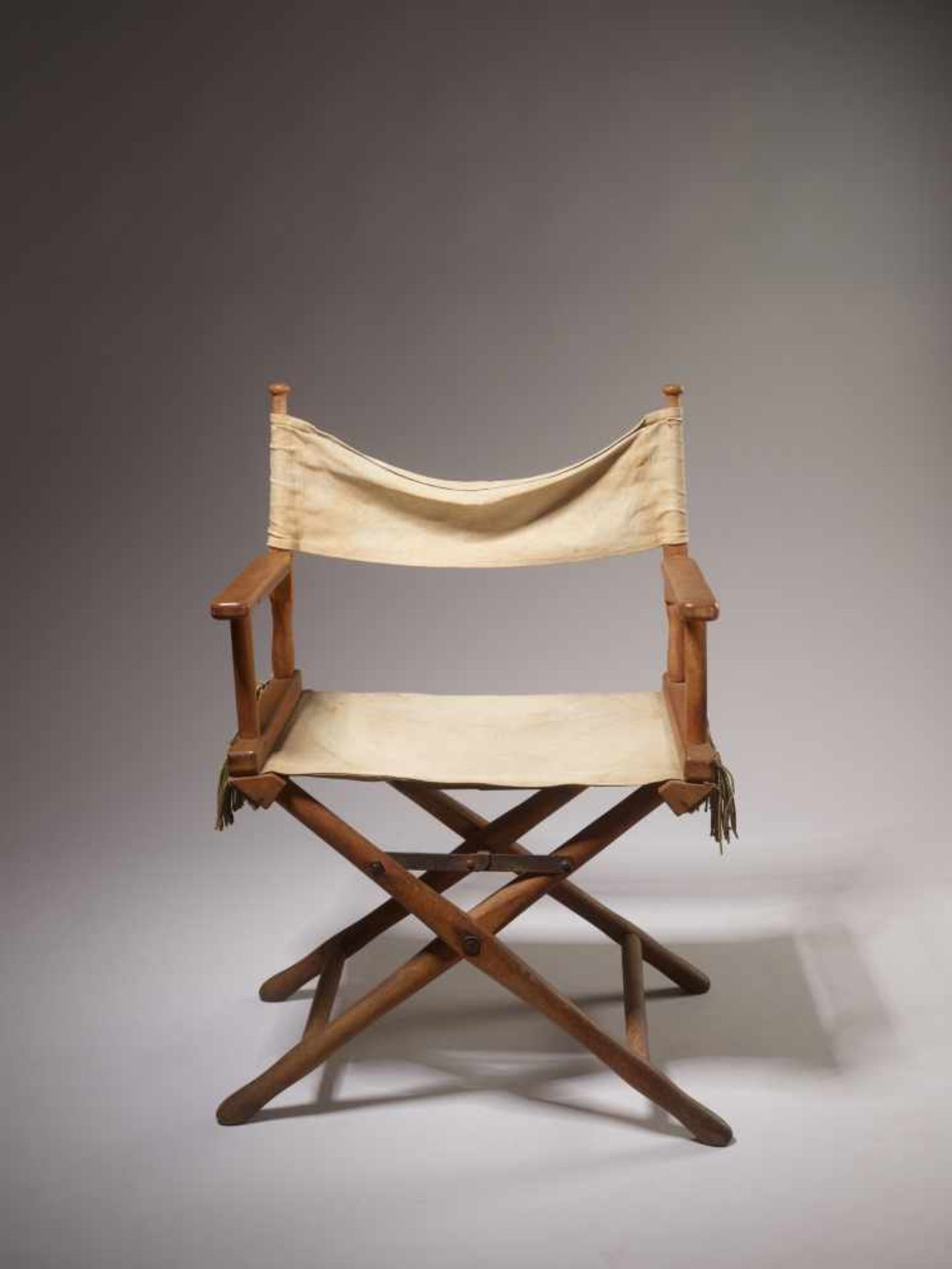 BERTOLT BRECHT (1898-1956) – DIRECTOR’S CHAIR FROM BERLIN THEATER, 1928Wood, linen, iron hinges, - Image 2 of 6