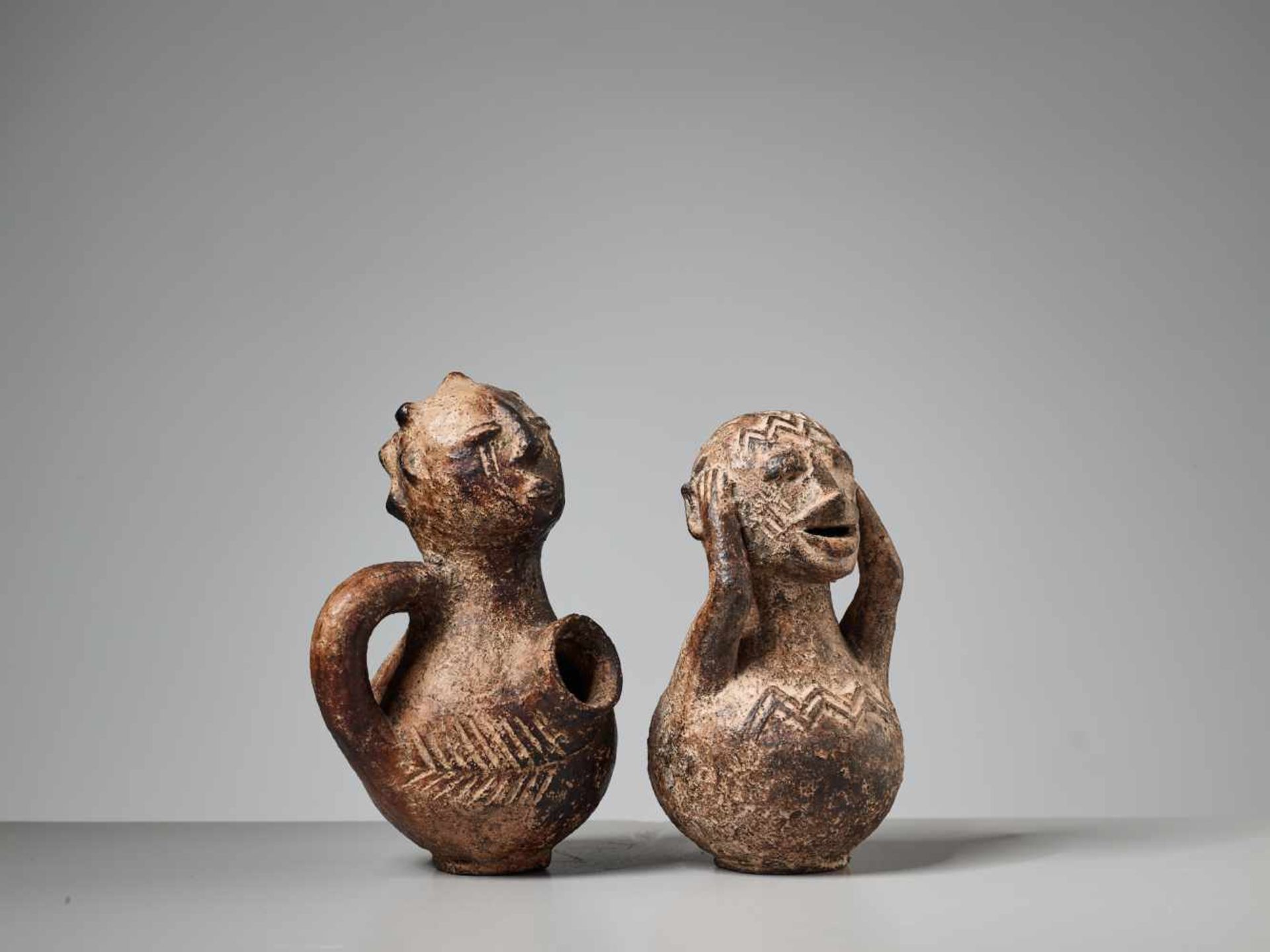 AFRICAN TRIBAL ART, A PAIR OF FIGURAL TERRACOTTA VESSELSTerracotta with earthy glazeAfrica1st half - Image 3 of 6