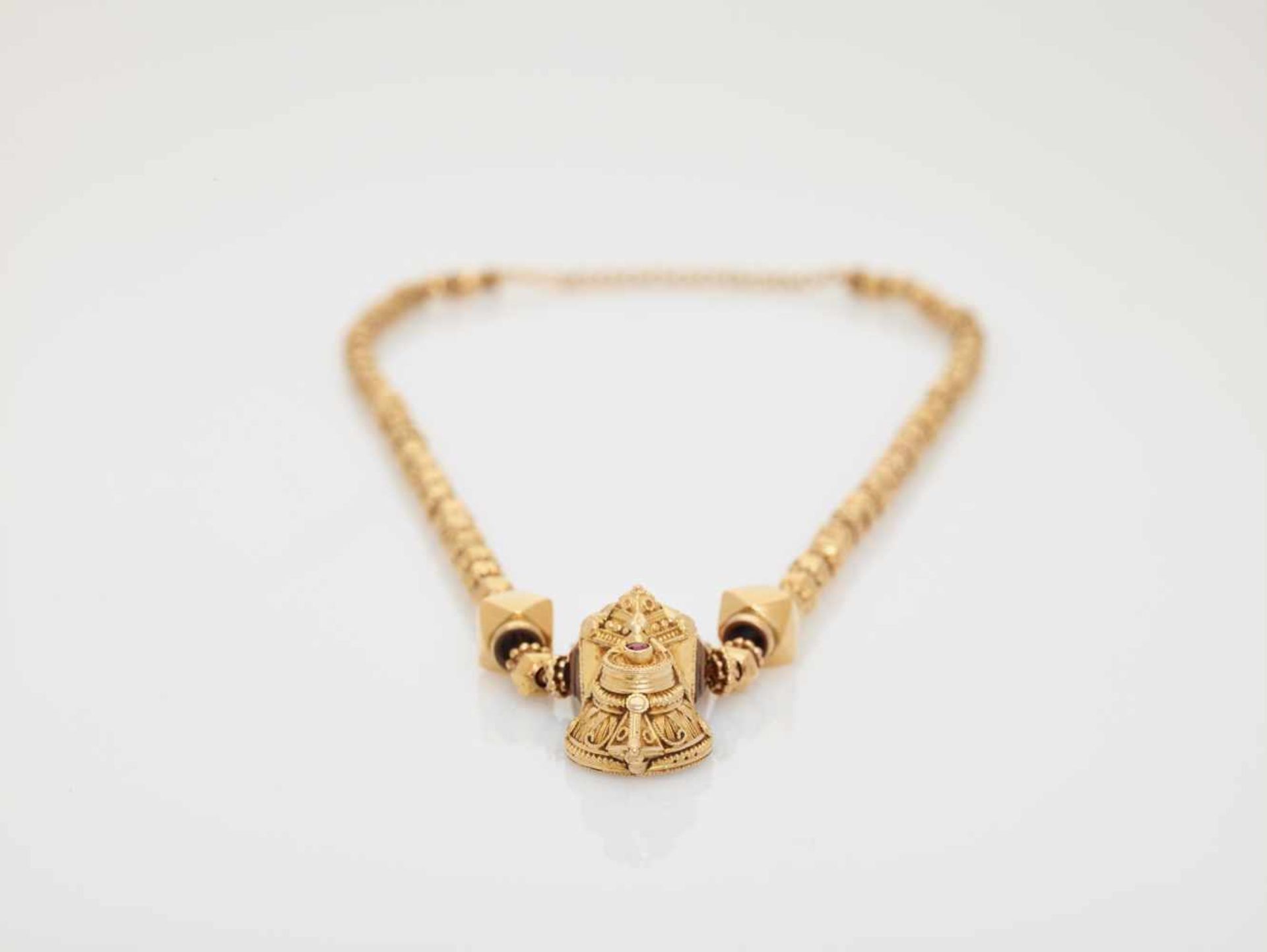 A 19th CENTURY INDIAN MANGALA SUTRA WEDDING NECKLACE India / Tamil Nadu19th centuryThe chain is made - Image 5 of 7