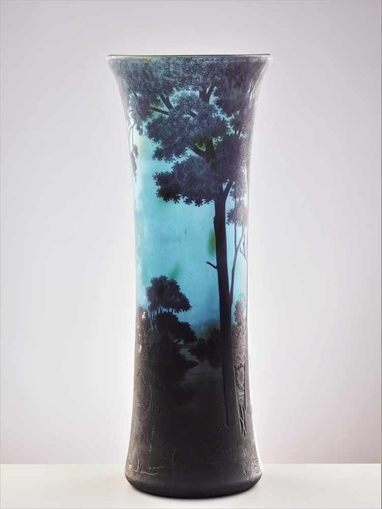 DAUM FRÈRES, LARGE CAMEO GLASS VASE WITH NOCTURNAL LAKE LANDSCAPE, 1910Daum Frères Verreries de - Image 2 of 9