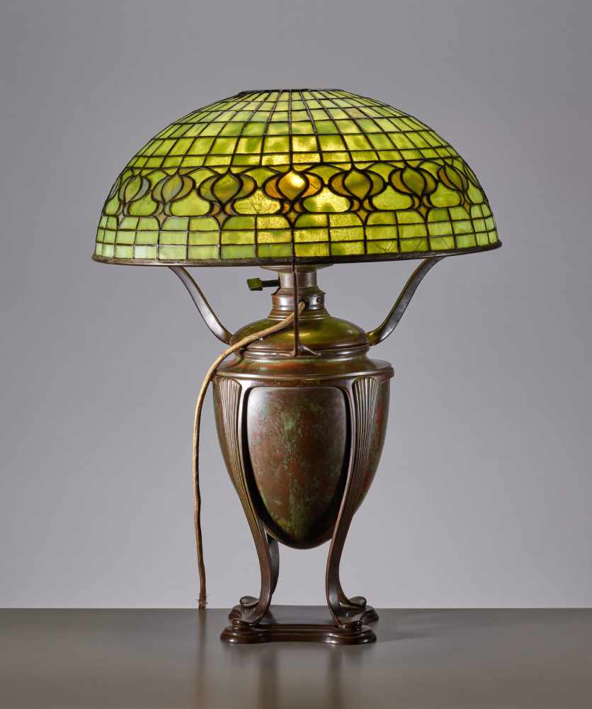 TIFFANY STUDIOS, TABLE LAMP ‘POMEGRANATE’, USA 1900 Tiffany Studios, New YorkBronze, brown patina, - Image 3 of 10