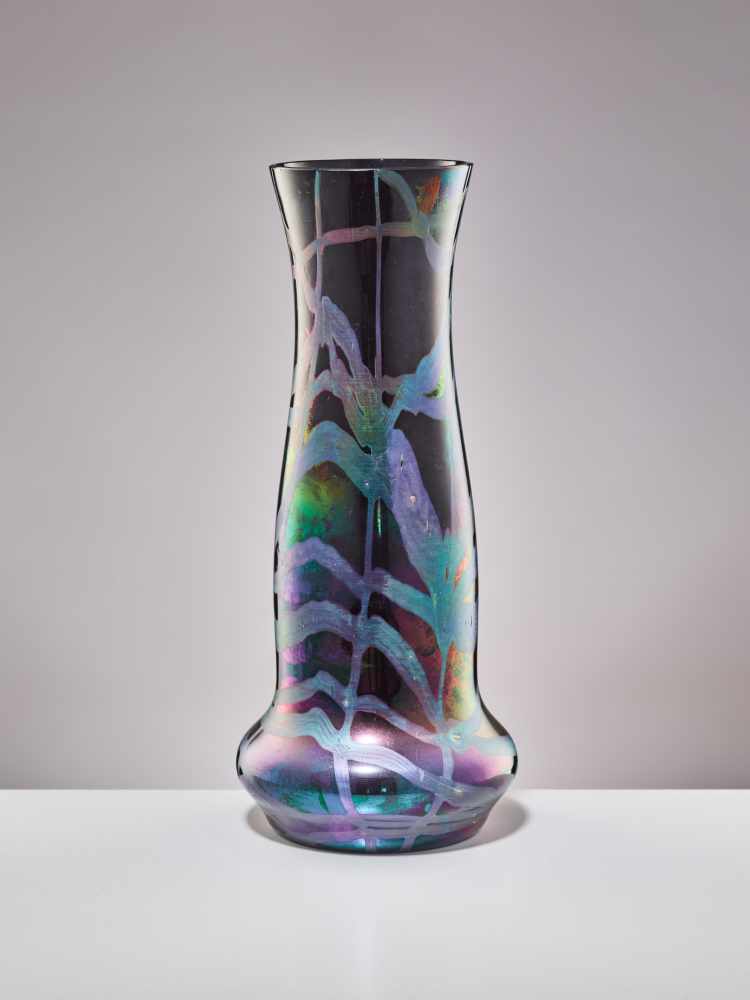 LÖTZ, ELEGANT ‘PHAENOMEN’ GLASS VASE WITH BLUE STRIPES, 1900 Johann Lötz Witwe - Image 4 of 7