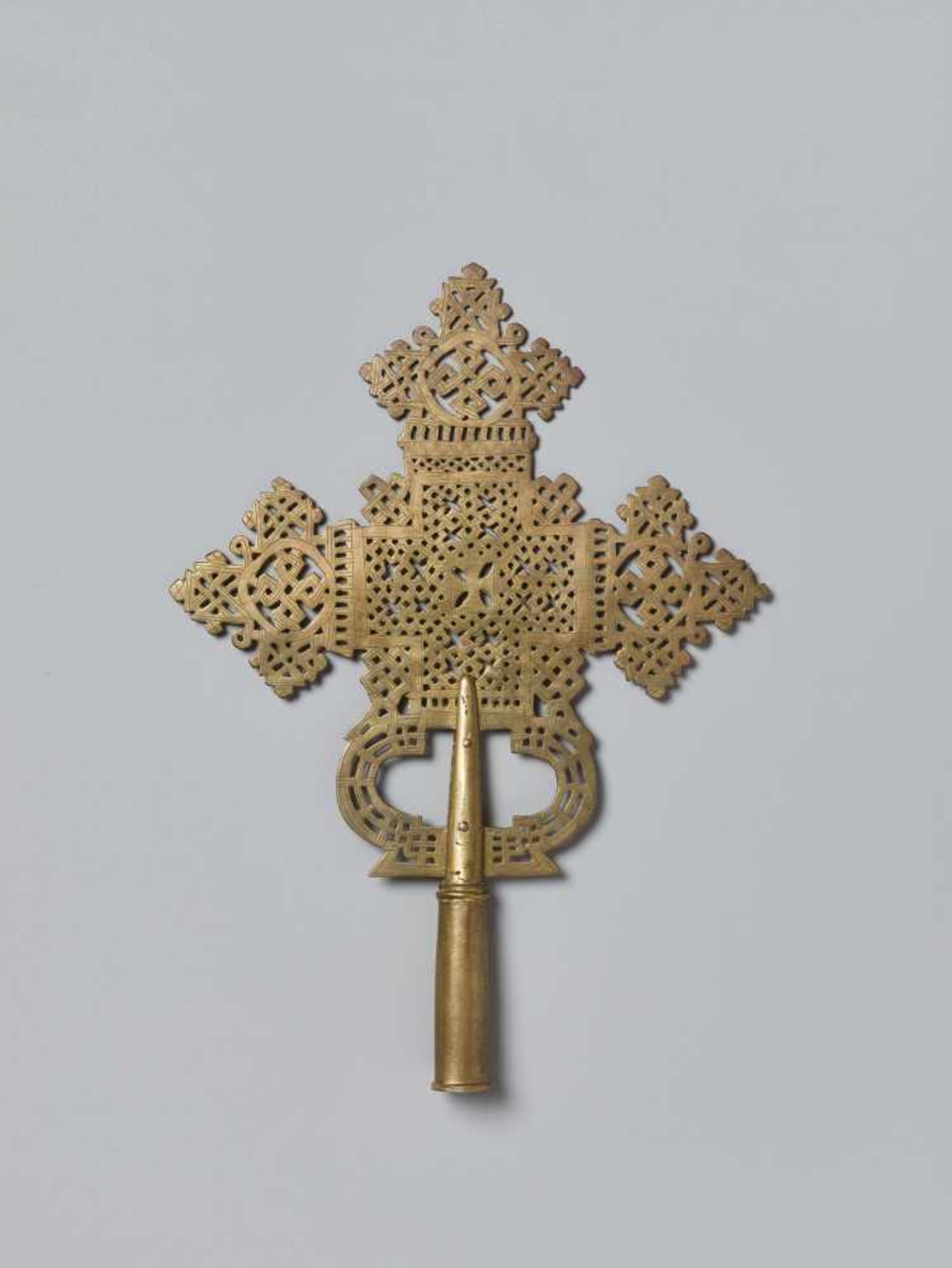 A PROCESSIONAL CROSS, CHASED AND OPENWORKED BRASS, ETHIOPIA, 19TH CENTURYBrass, copper - Image 2 of 4