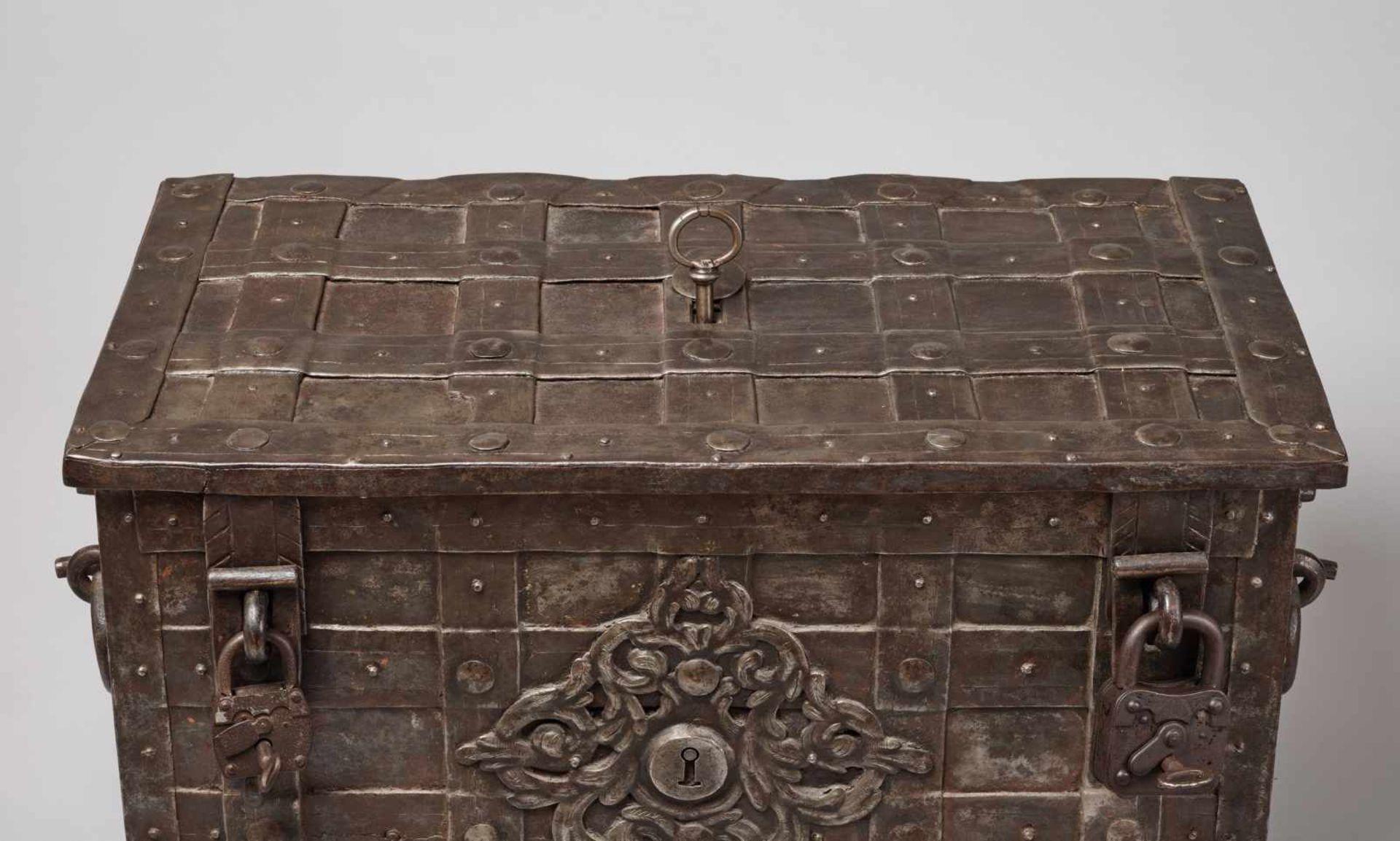 A 17th CENTURY GERMAN WROUGHT IRON ‘ARMADA’ CHEST WITH MERMAIDSWrought iron, paintGermany17th - Image 14 of 16