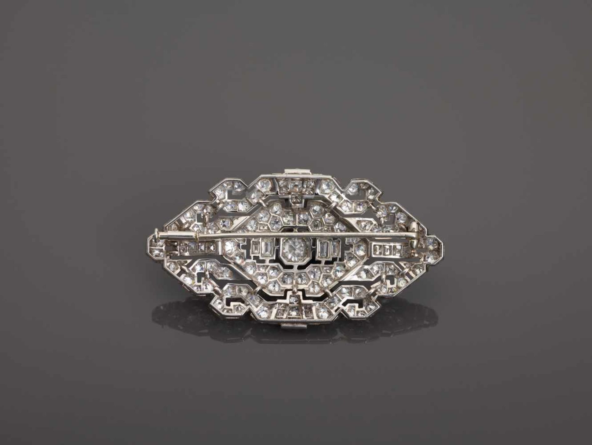 A MAGNIFICENT ART DECO PLATINUM BROOCH WITH 9 CARATS OF DIAMONDSFranceafter 1930, hallmark ‘BCSGD’ - Image 9 of 9