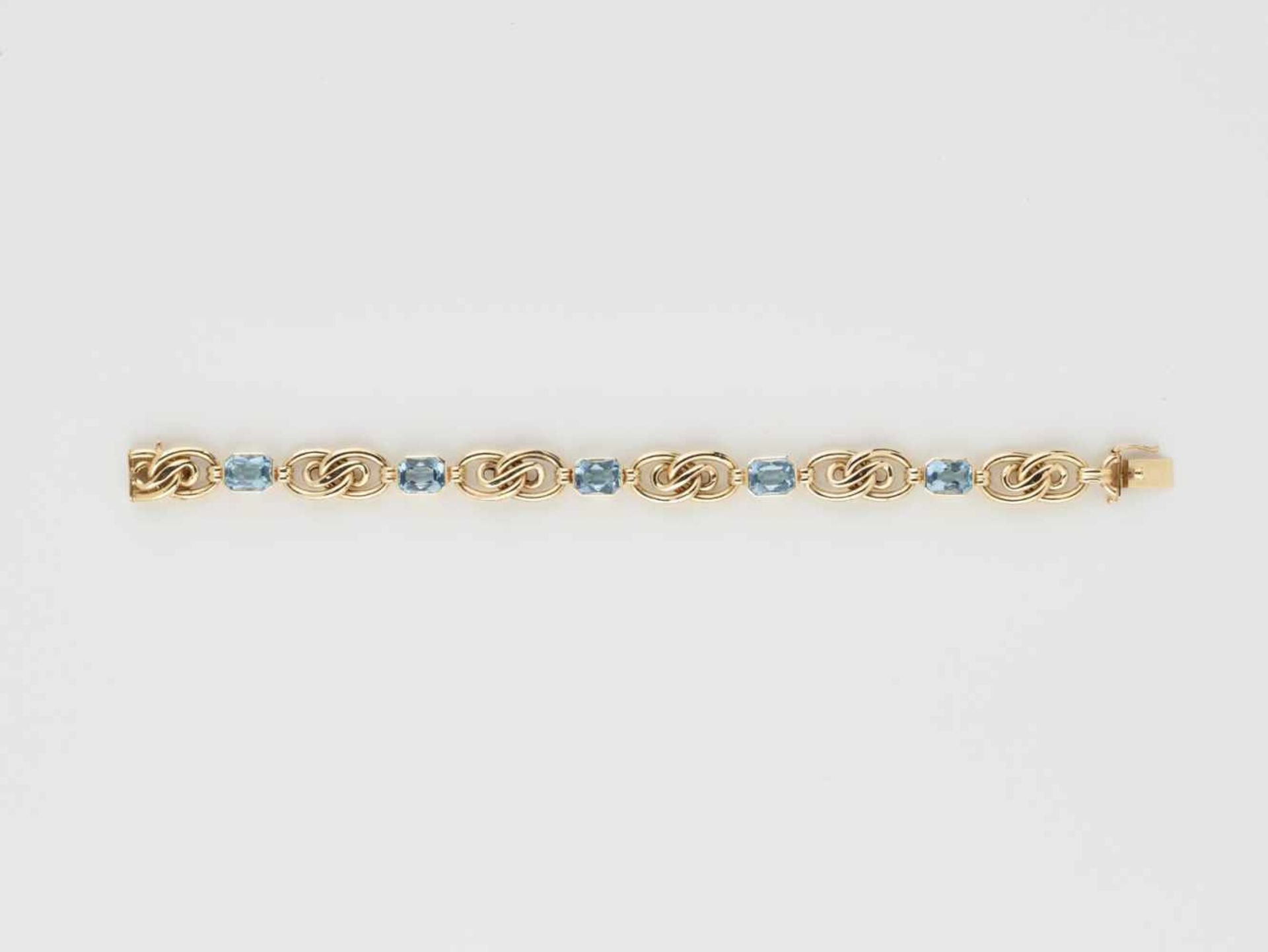 AN 18 CARAT AQUAMARINE AND YELLOW GOLD ‘ETERNITY KNOT’ BRACELETGermanyby F.J. Schröder Jewelers of