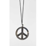 A FUNKY 1980s SILVER AND GOLD PENDANT IN SHAPE OF PEACE SIGNAustria1980s, hallmarked ‘835’ and