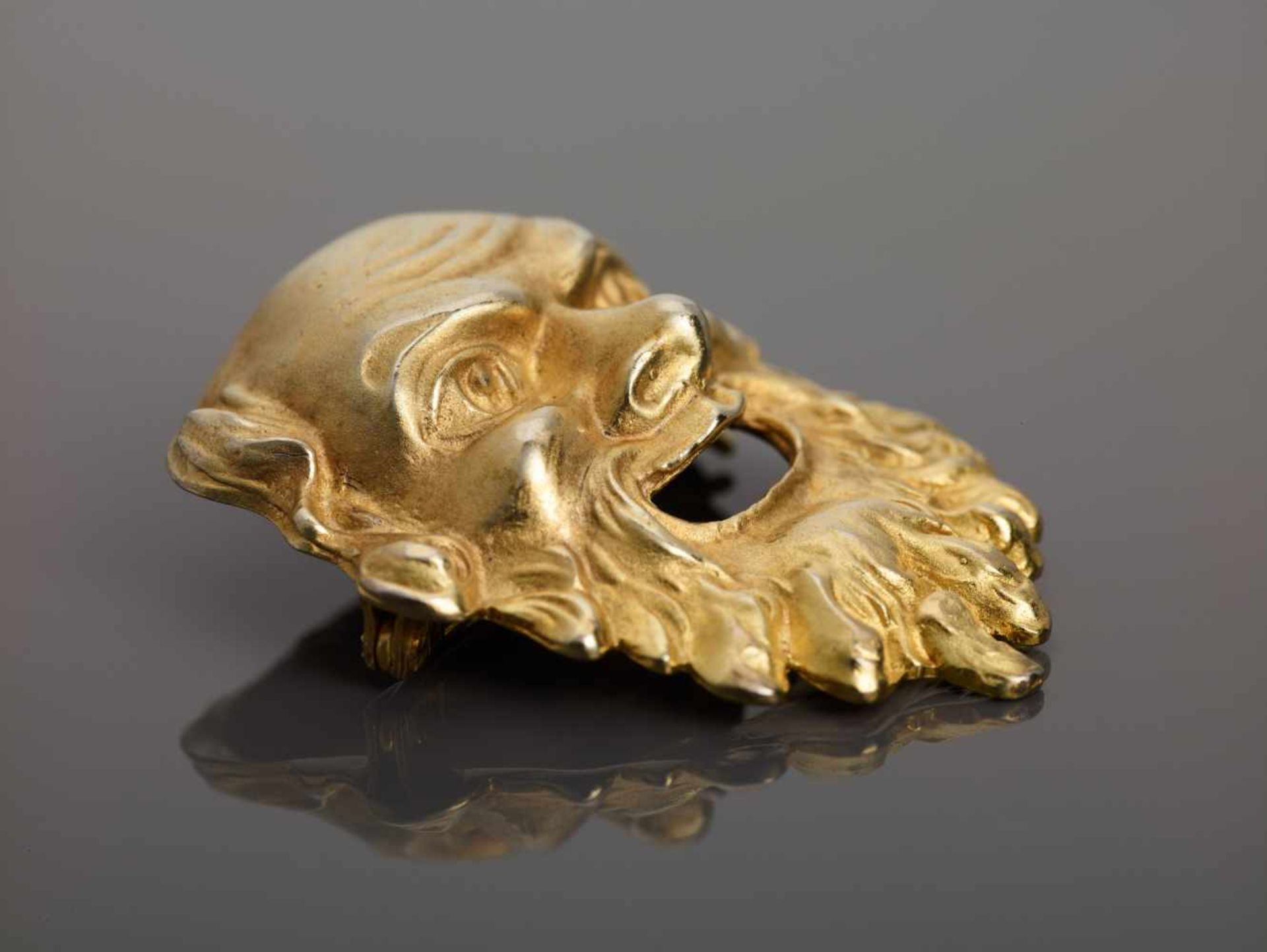 A GOLD-PLATED SILVER BROOCH IN SHAPE OF A LAUGHING ROMAN GOD, 1930sAustria1930s, hallmarked ‘835’ - Image 6 of 6