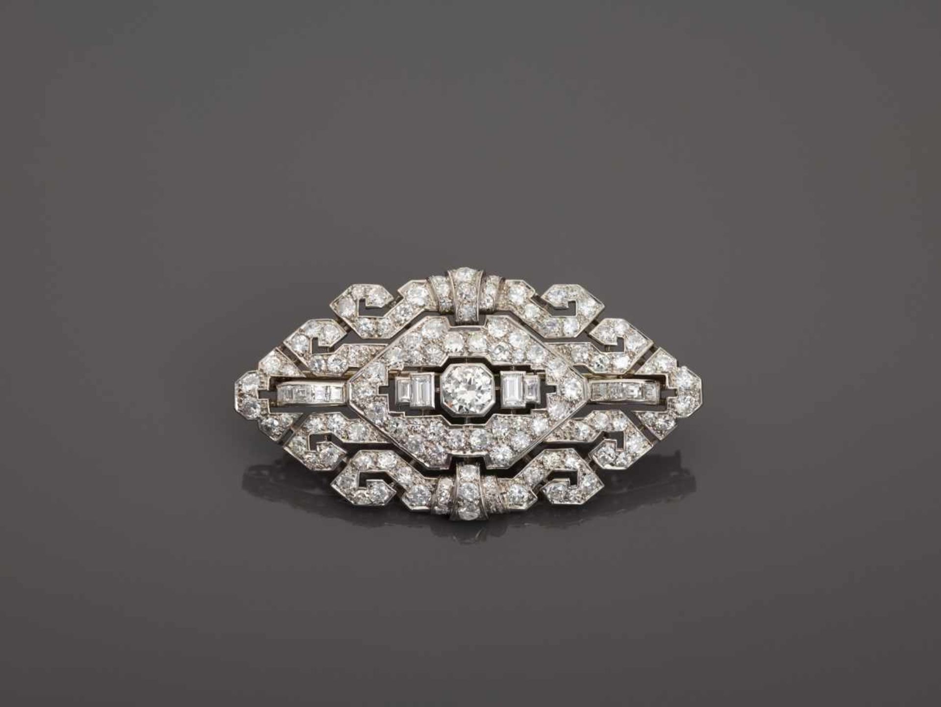 A MAGNIFICENT ART DECO PLATINUM BROOCH WITH 9 CARATS OF DIAMONDSFranceafter 1930, hallmark ‘BCSGD’