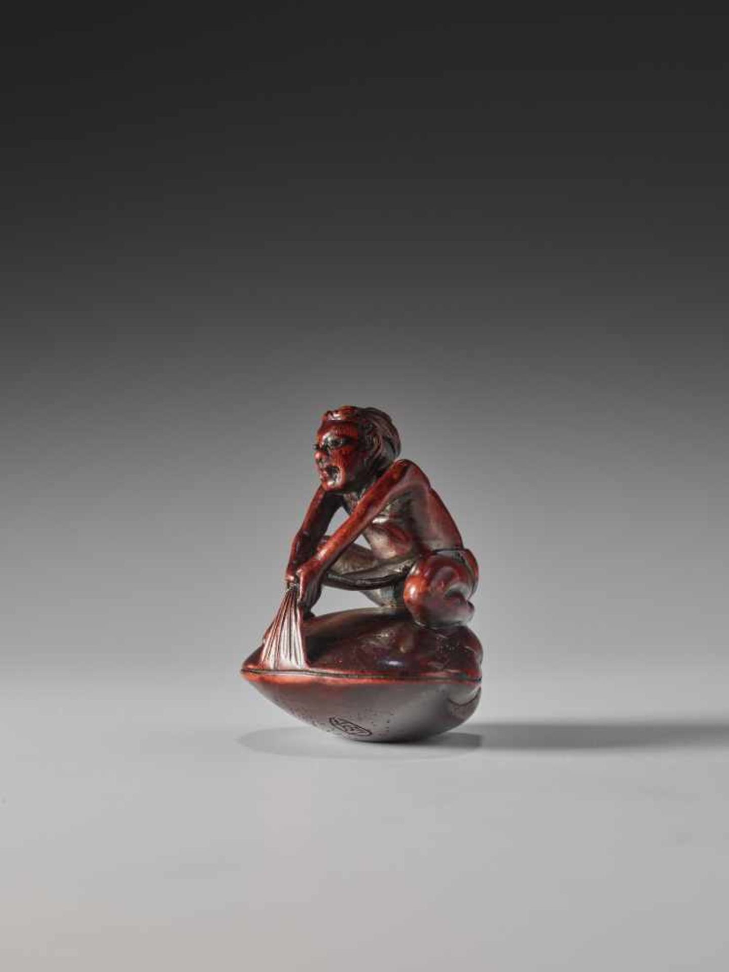 A FINE WOOD NETSUKE OF A FISHERMAN ON A CLAM BY TOMOKAZUWood netsukeJapan, Gifu19th century, Edo - Image 4 of 8