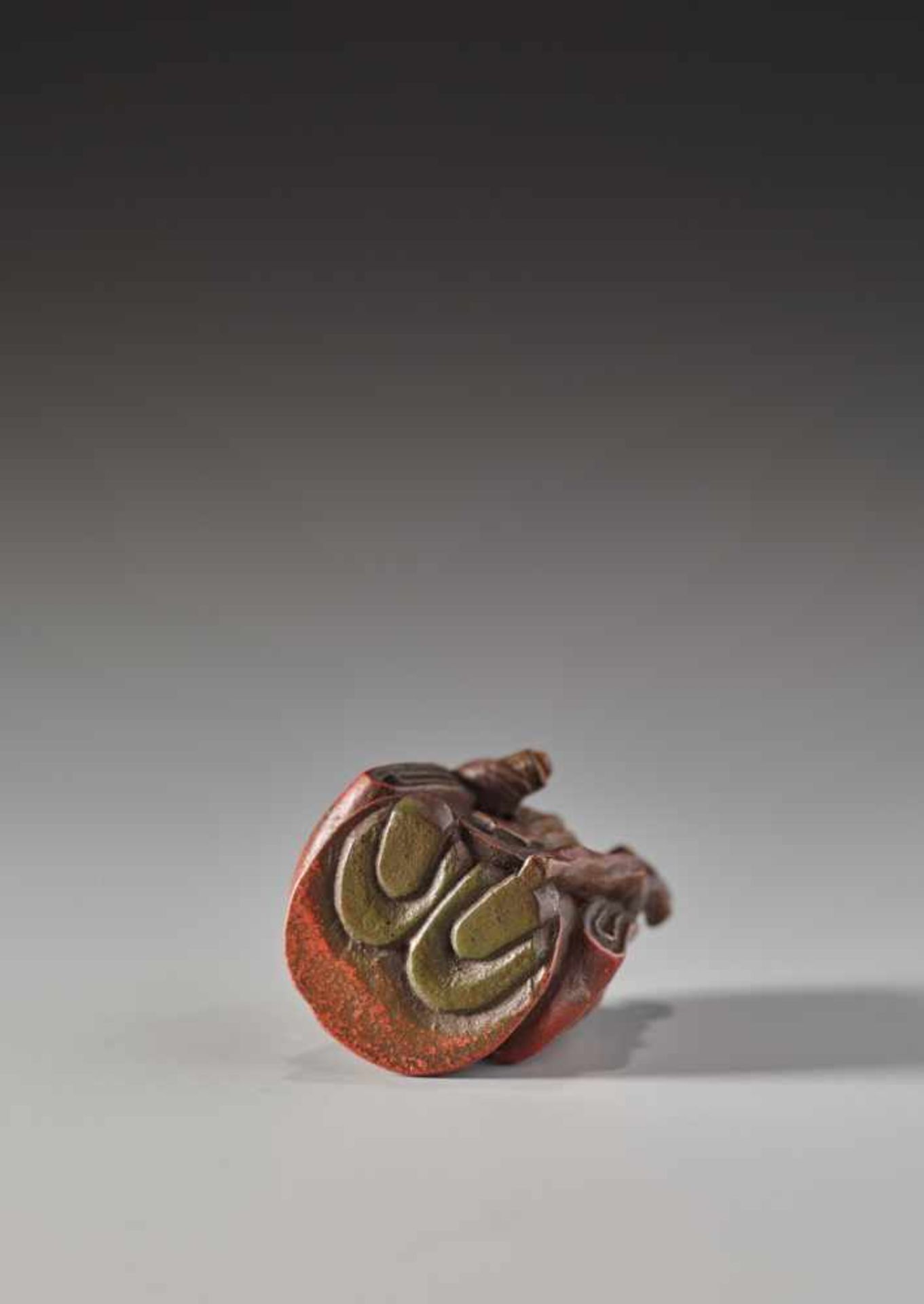 A SMALL LACQUERED WOOD NETSUKE OF JUROJINLacquered wood netsuke with mother-of-pearl inlaysJapanlate - Image 5 of 5