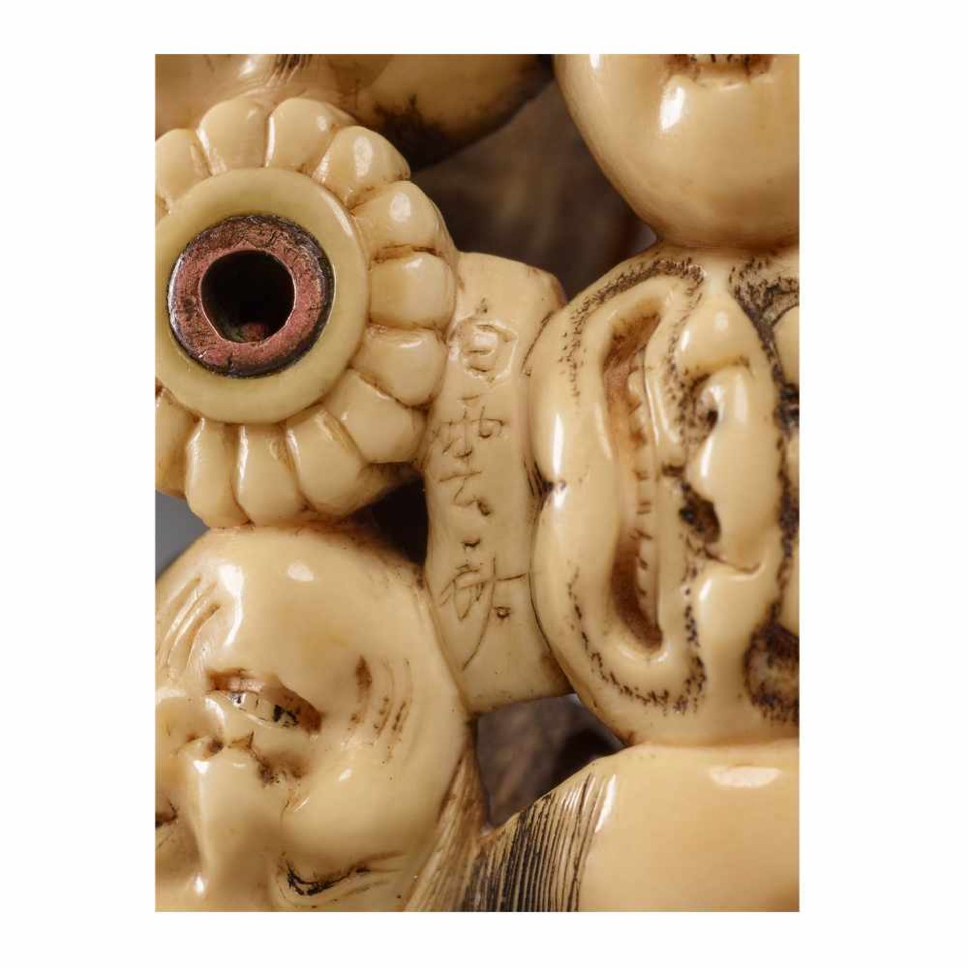 AN IVORY ‘RYUSA-STYLE’ MANJU NETSUKE DEPICTING FIFTEEN NOH MASKS BY ICHIJO HAKUUNSAI IIIvory - Image 8 of 10