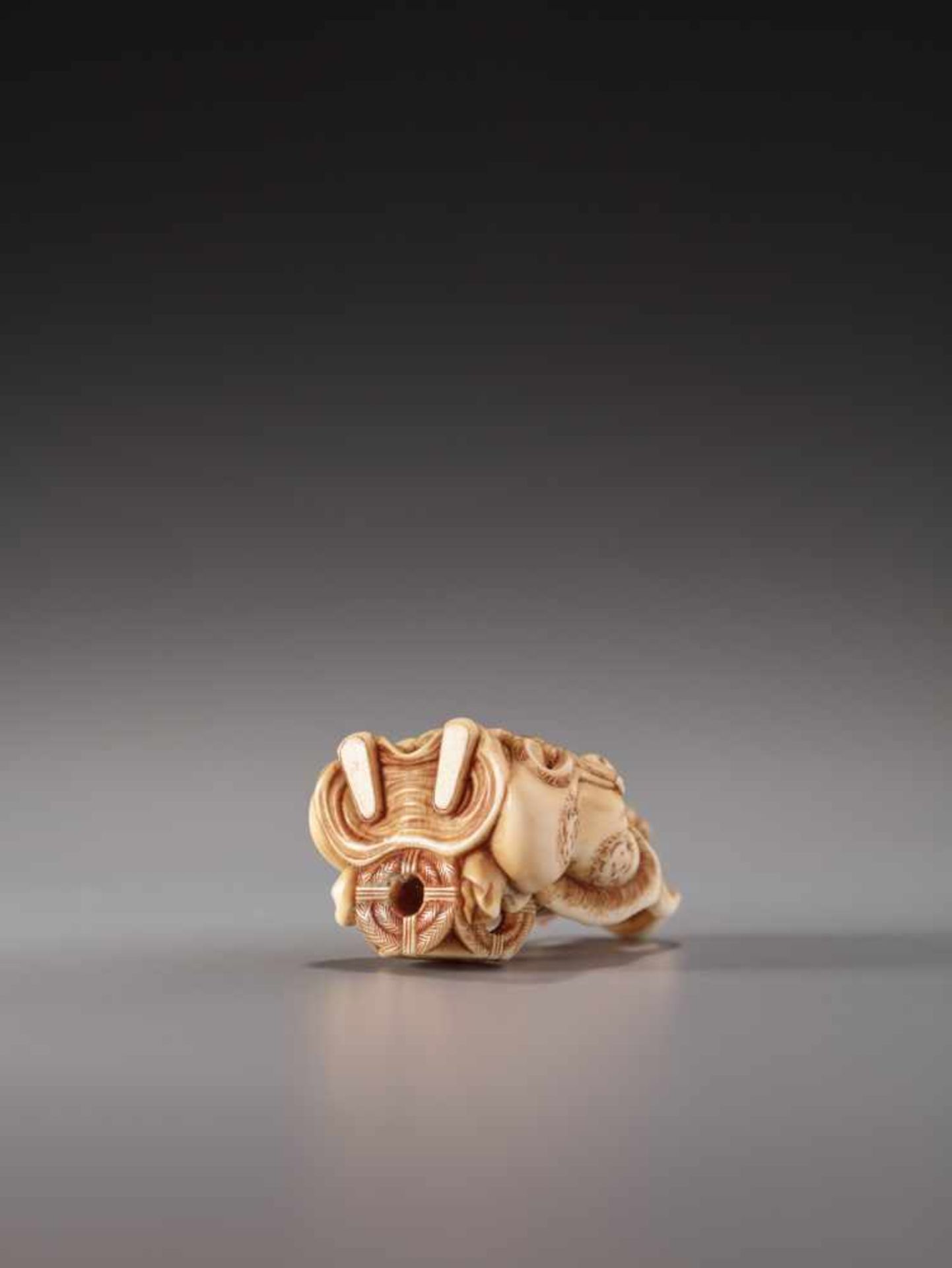 A SMALL IVORY NETSUKE OF SEIOBOIvory netsukeJapan19th century, Edo period (1615-1868)Published: ‘ - Image 7 of 7