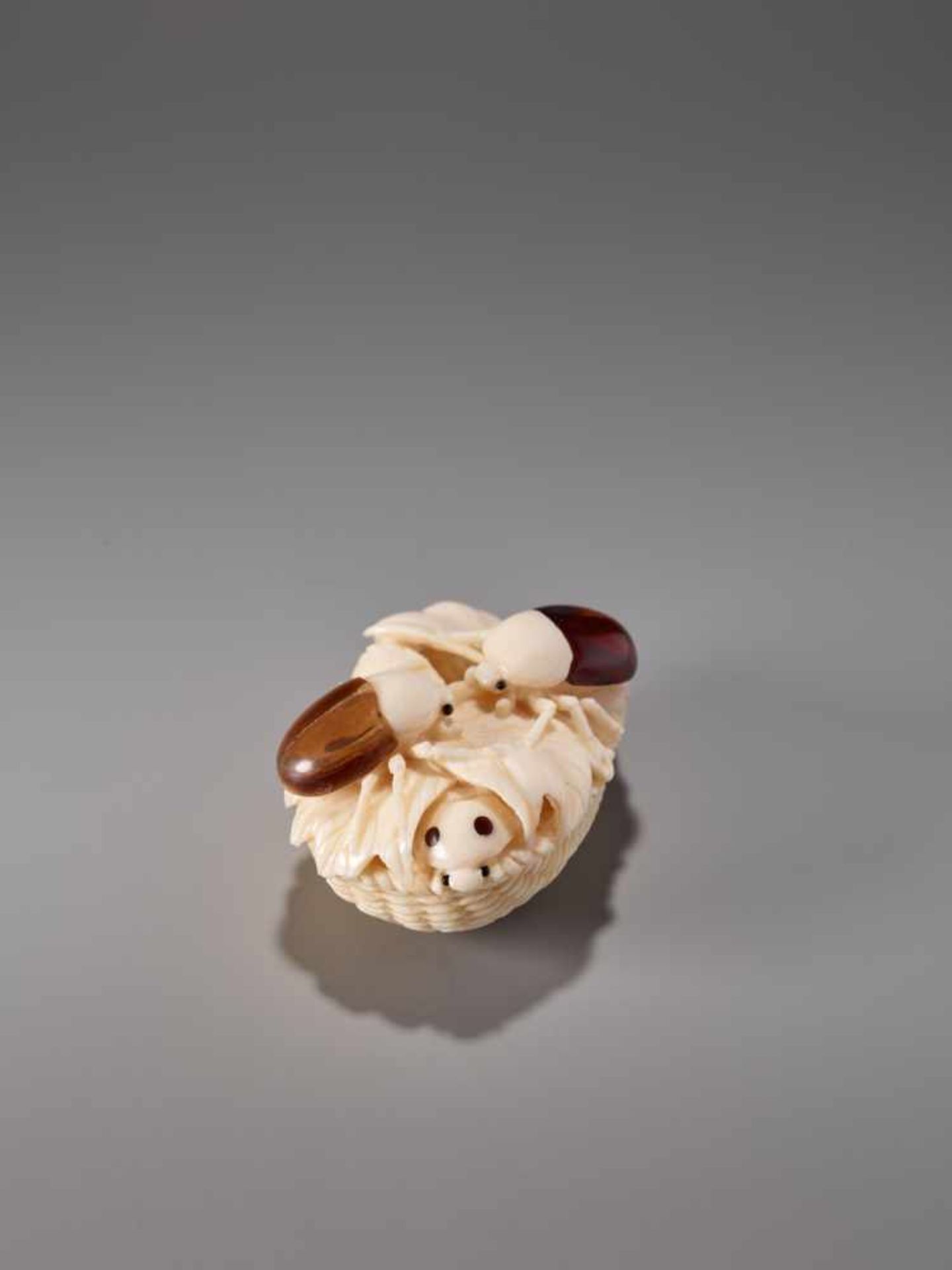 AN IVORY AND TORTOISE SHELL NETSUKE OF TWO BEETLES BY AKIHIDE Ivory with tortoise shell - Image 4 of 8