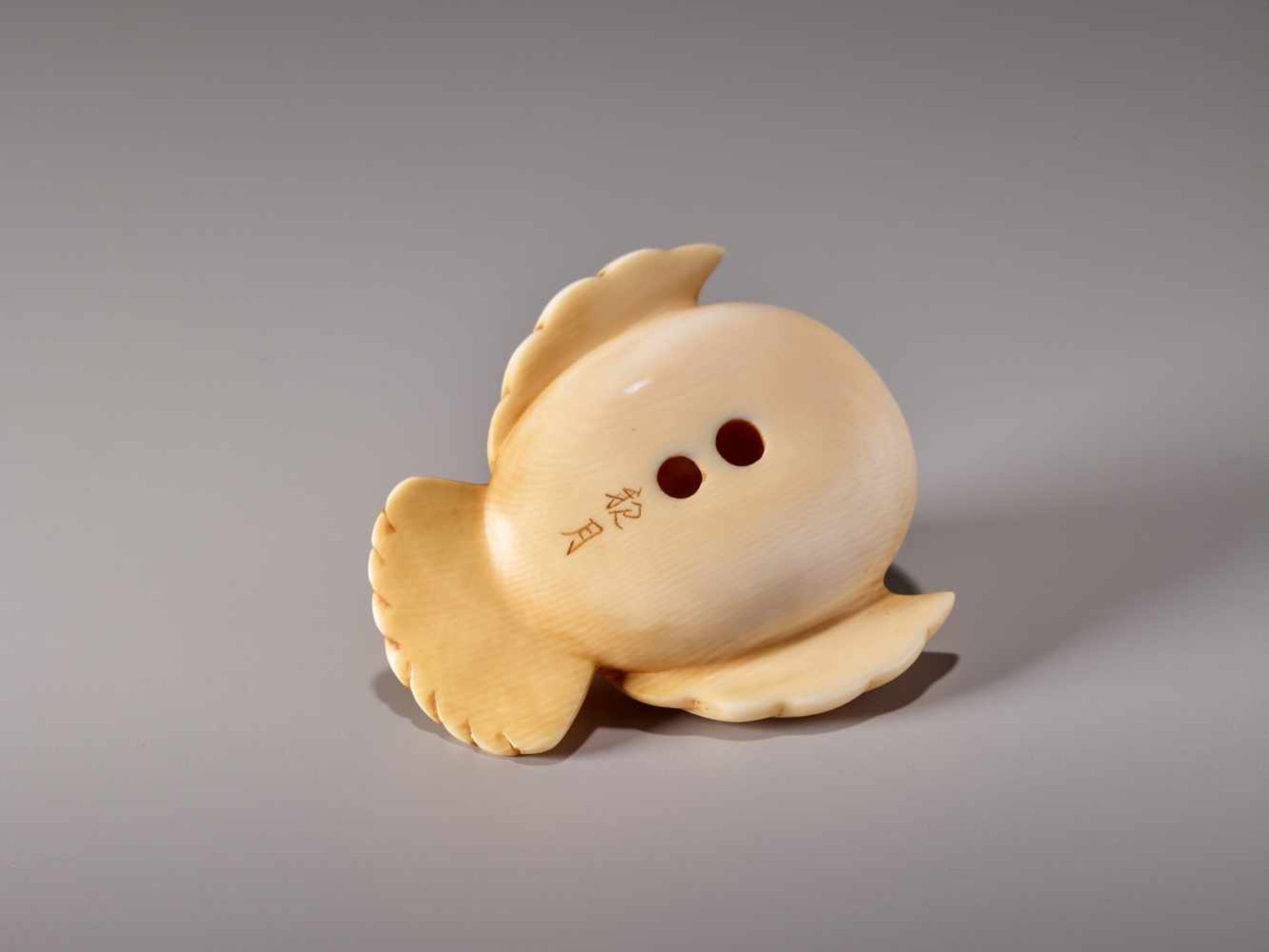 A STAINED AND COLOURED IVORY NETSUKE OF A SPARROW BY SHINGETSU (MURAMATSU FUJIO, 1934-1951)Ivory - Image 7 of 8