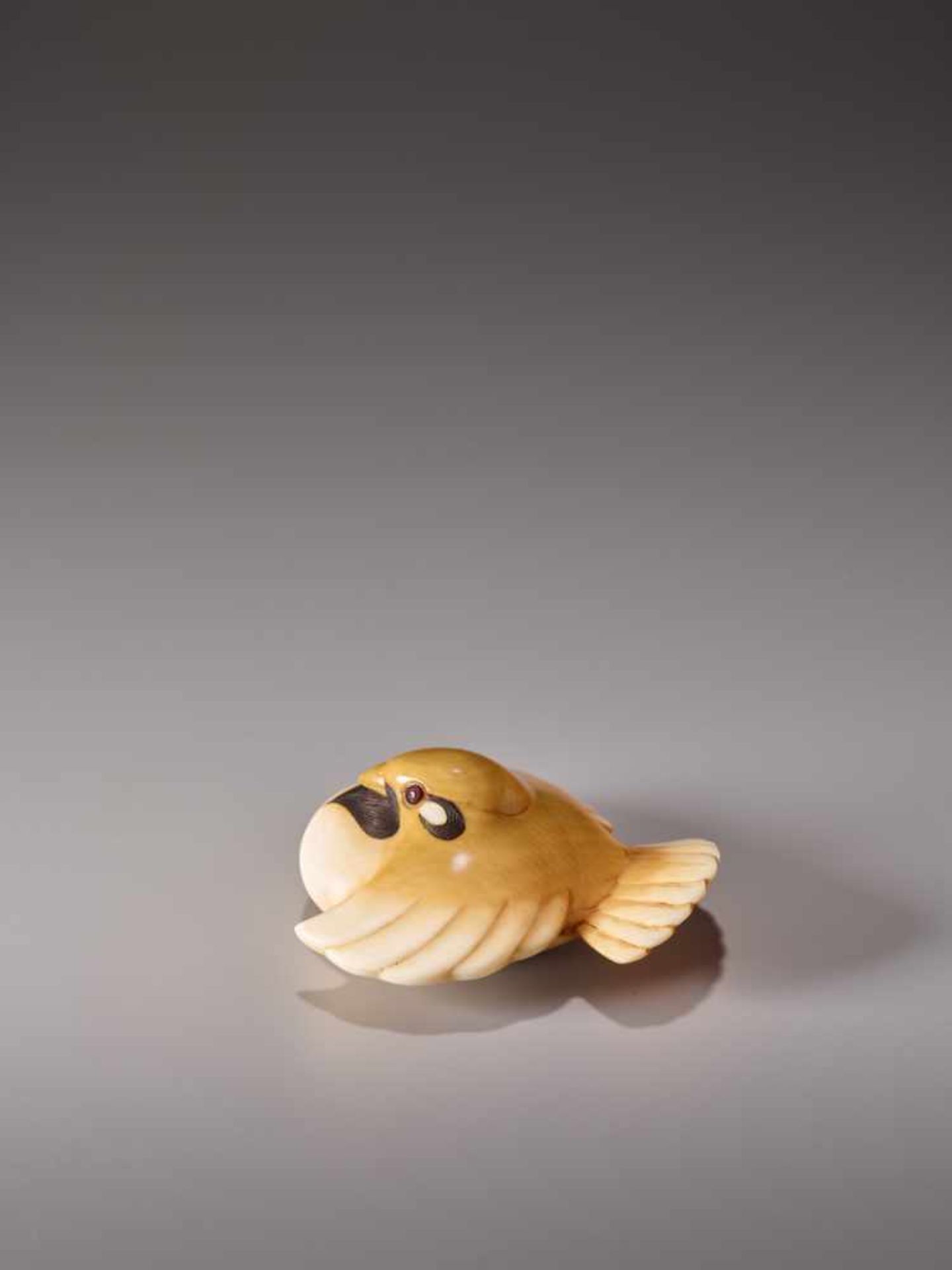 A STAINED AND COLOURED IVORY NETSUKE OF A SPARROW BY SHINGETSU (MURAMATSU FUJIO, 1934-1951)Ivory - Image 4 of 8