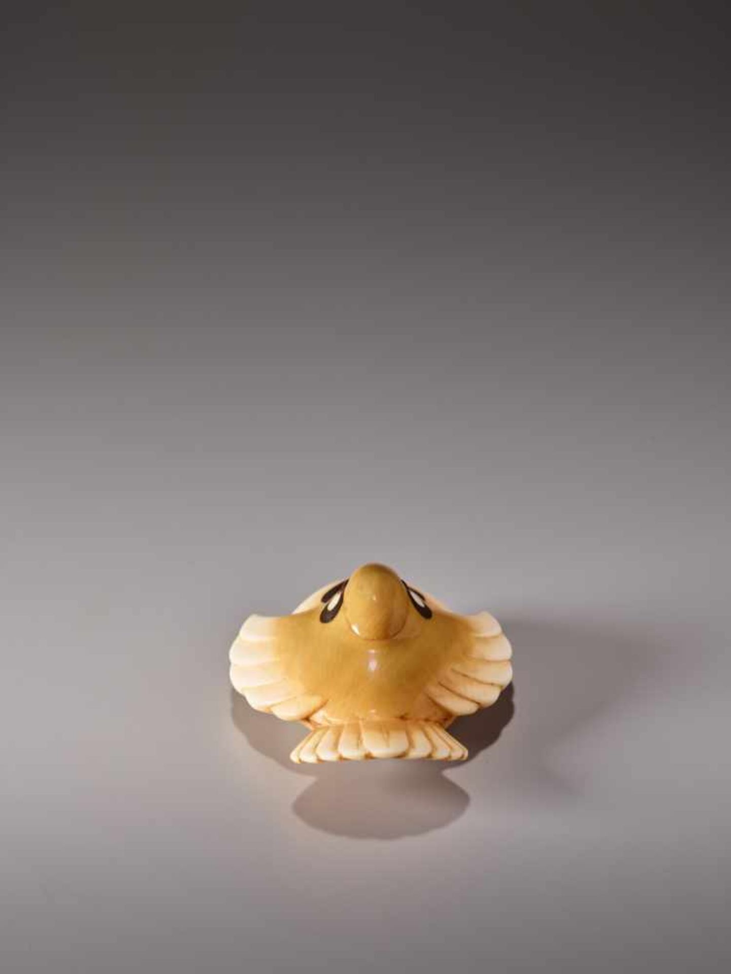 A STAINED AND COLOURED IVORY NETSUKE OF A SPARROW BY SHINGETSU (MURAMATSU FUJIO, 1934-1951)Ivory - Image 5 of 8