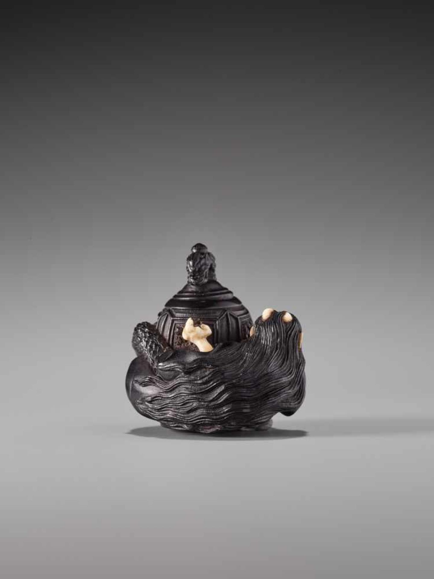 AN EXCELLENT EBONY WOOD AND IVORY NETSUKE OF KIYOHIME BY TANAKA MINKO (1735 – 1816)Ebony wood with - Image 5 of 17