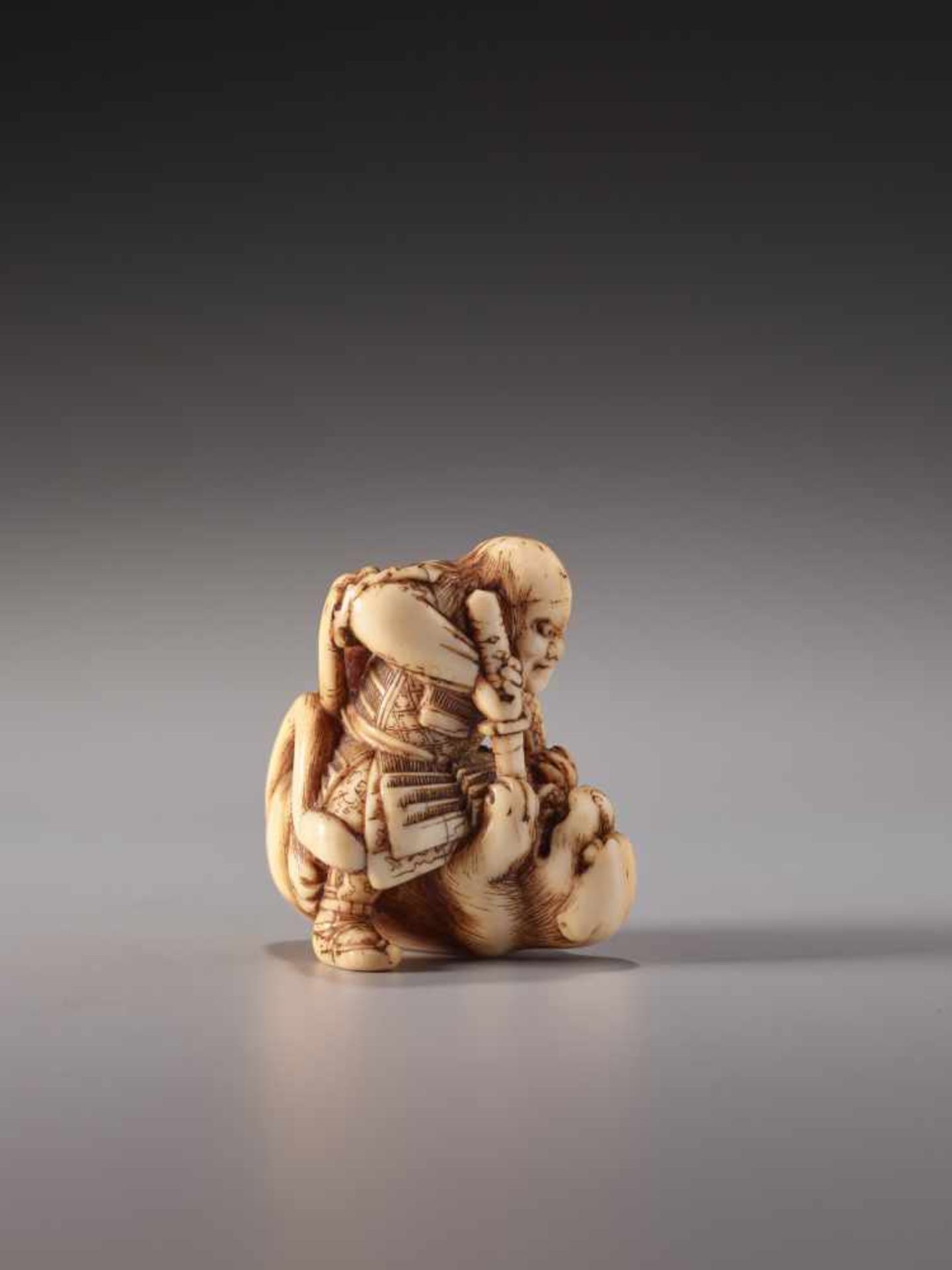 A RARE AND FINE IVORY NETSUKE OF HADESU KILLING A TIGER BY CHIKUYOSAI TOMOCHIKAIvory netsukeJapan, - Image 3 of 8