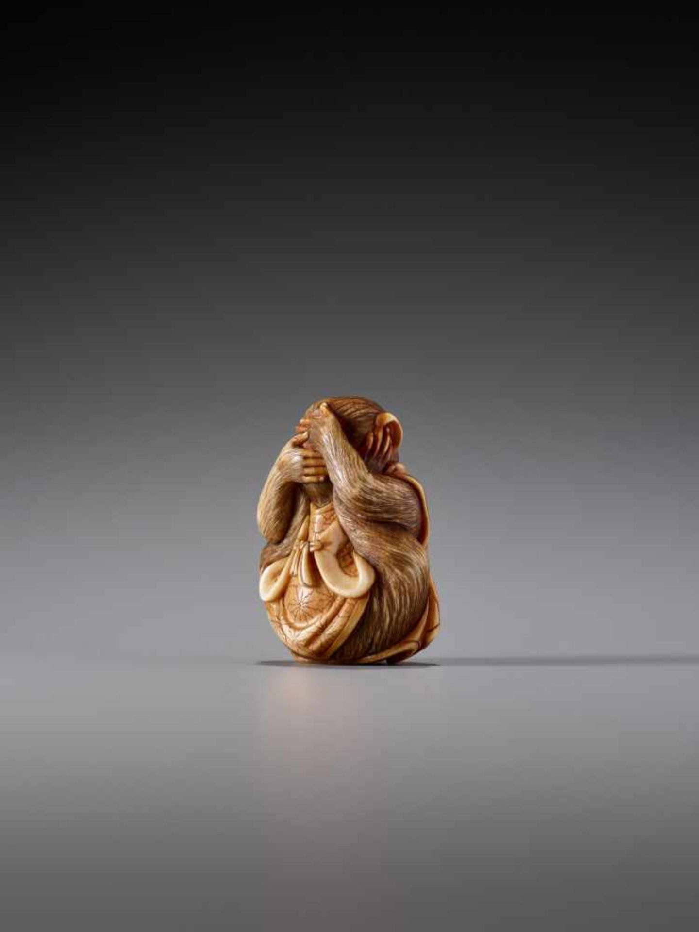 A FINE STAINED IVORY NETSUKE OF THE SANBIKI SARU BY KYOKUSAIIvory netsukeJapanmid-19th century, - Image 4 of 10