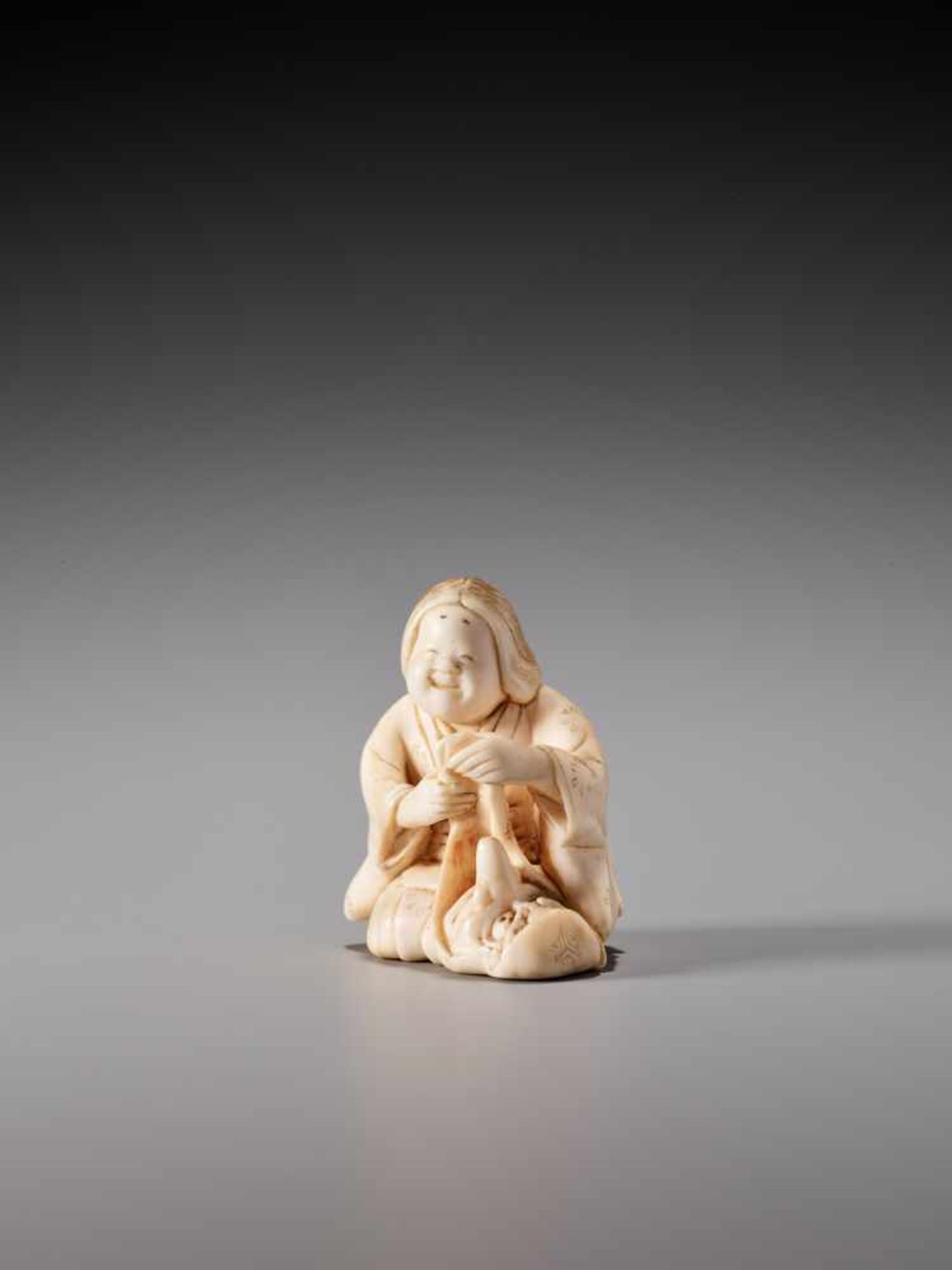 AN IVORY NETSUKE OF OKAME WITH TENGU MASK BY GYOKUZANIvory netsukeJapan, Tokyolate 19th century, - Image 3 of 8